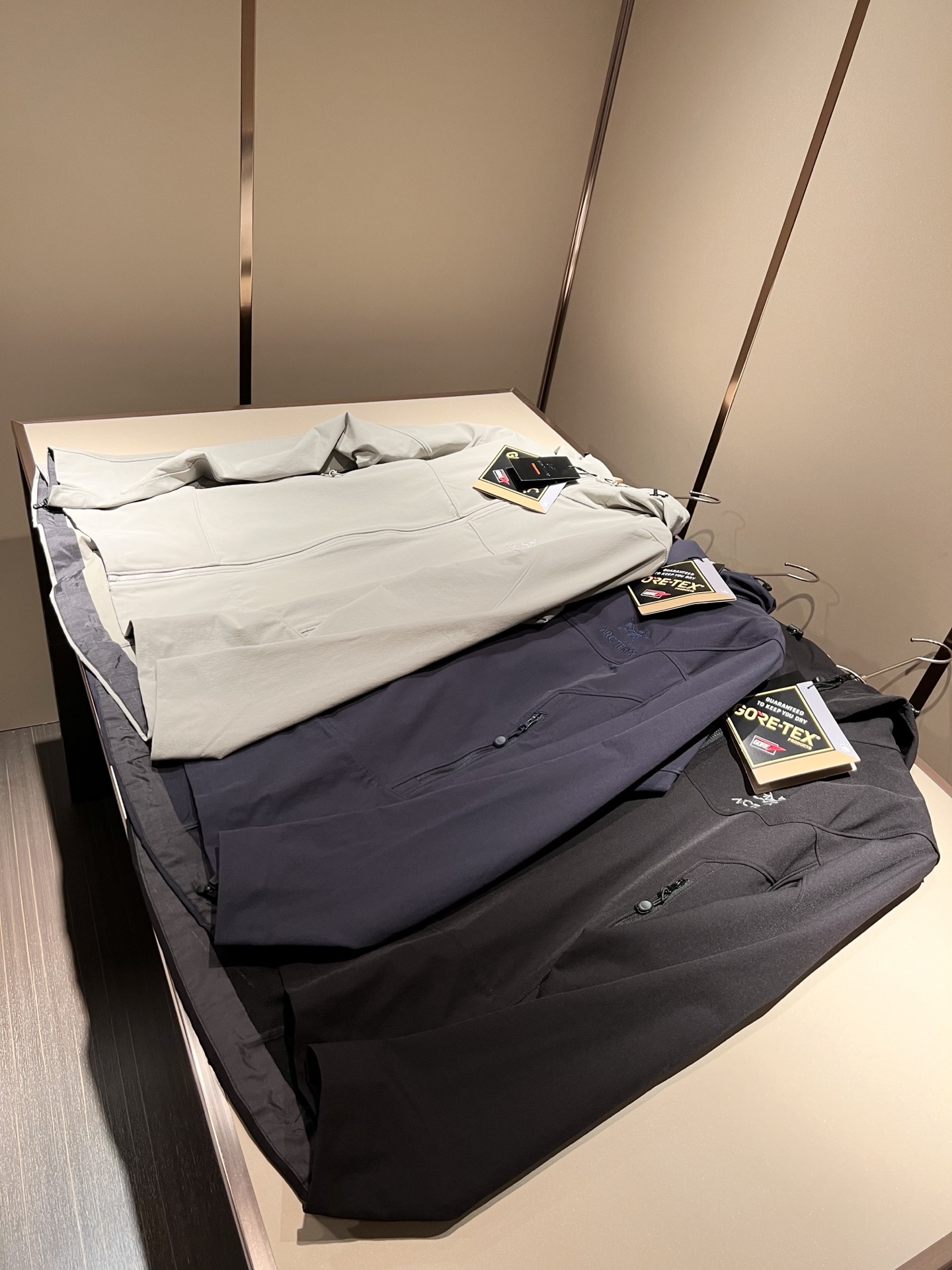 Loro Piana诺悠翩雅 2025秋冬男士套装，最新的贸易订单全品相！！网红款！上身舒适透气，不僵硬