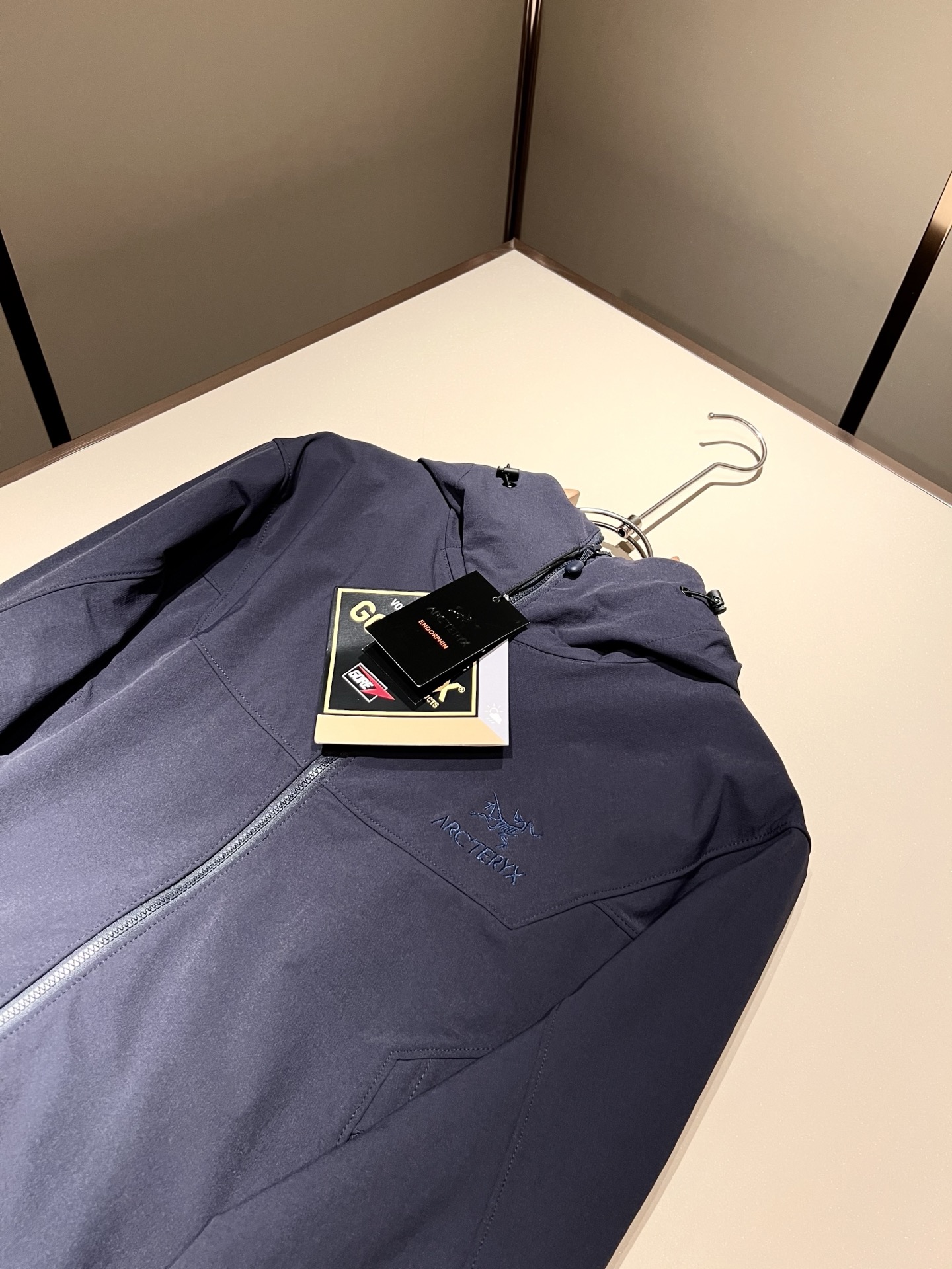 Loro Piana诺悠翩雅 2025秋冬男士套装，最新的贸易订单全品相！！网红款！上身舒适透气，不僵硬