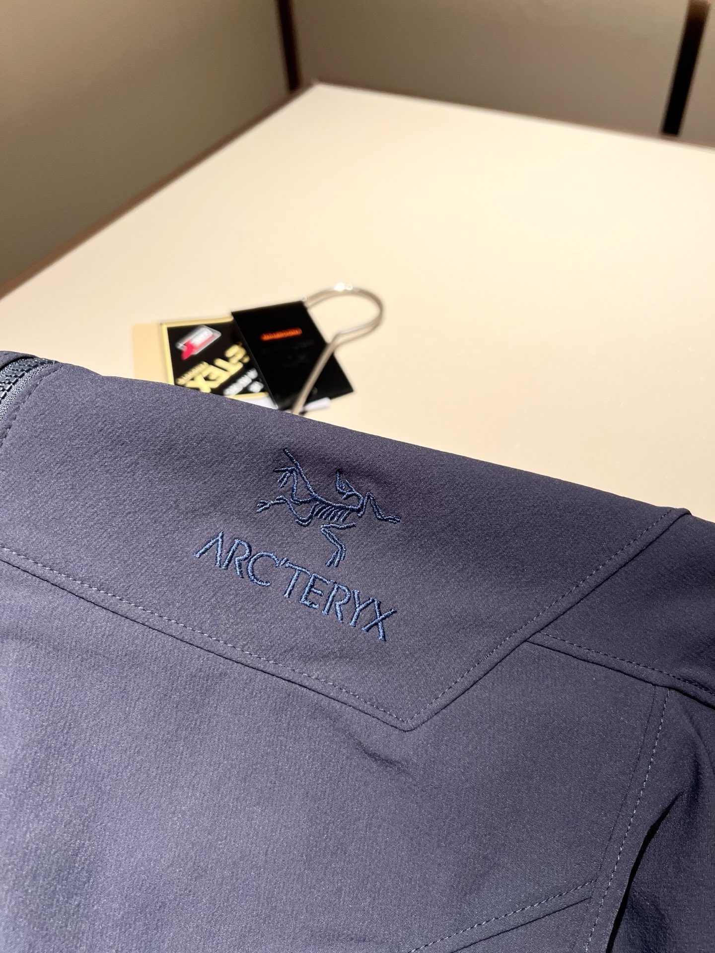 Loro Piana诺悠翩雅 2025秋冬男士套装，最新的贸易订单全品相！！网红款！上身舒适透气，不僵硬