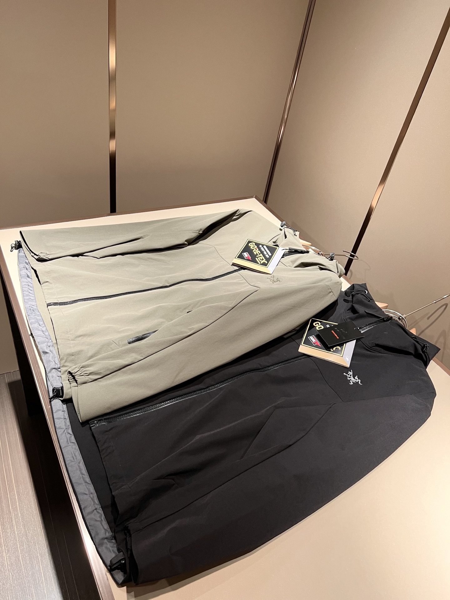 ARCTER*X始*祖鸟 2025秋冬新款男女同款👫夹克外套，户外品牌可能大家第一想到的就是加拿大鹅、始