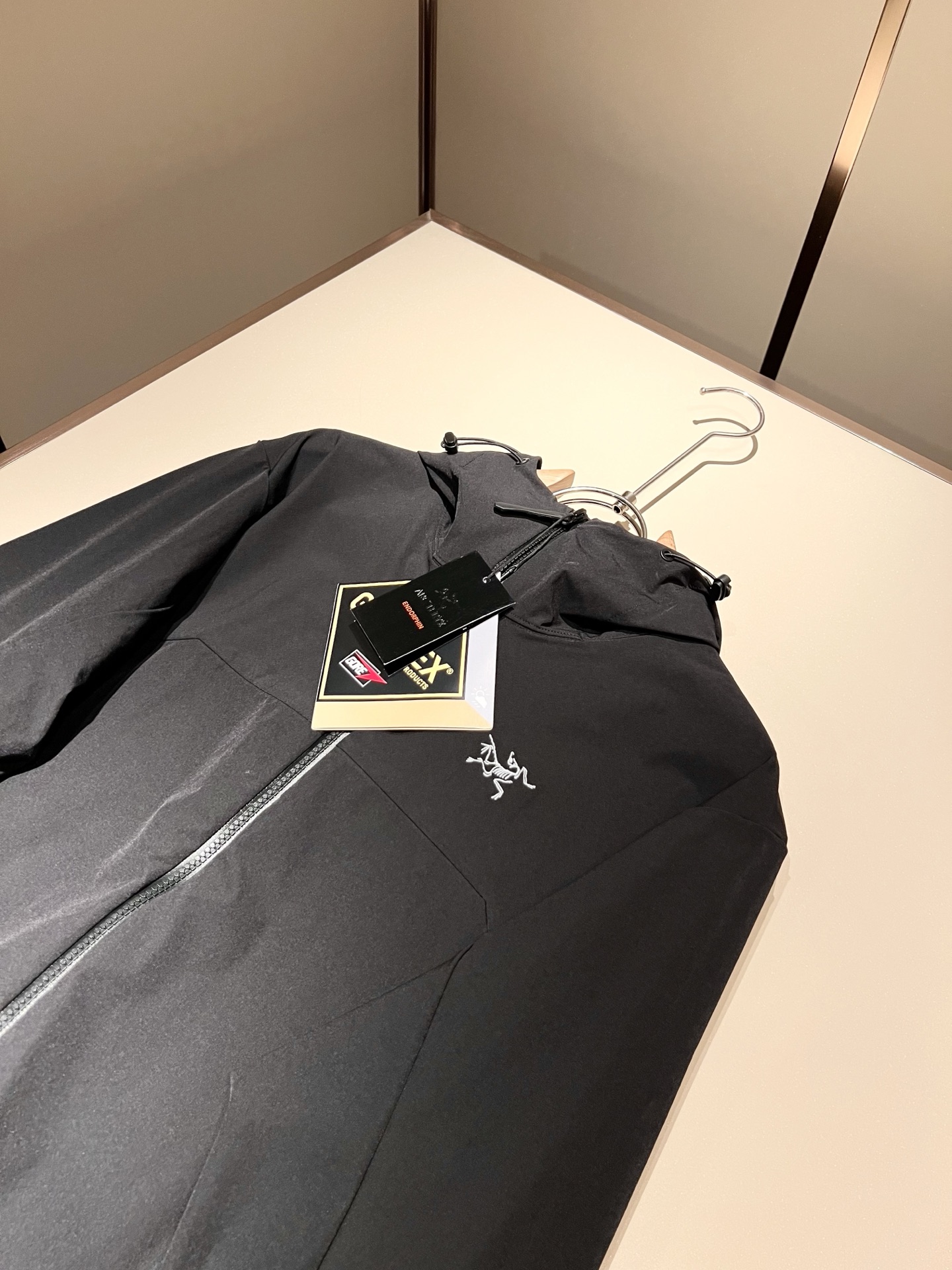 ARCTER*X始*祖鸟 2025秋冬新款男女同款👫夹克外套，户外品牌可能大家第一想到的就是加拿大鹅、始