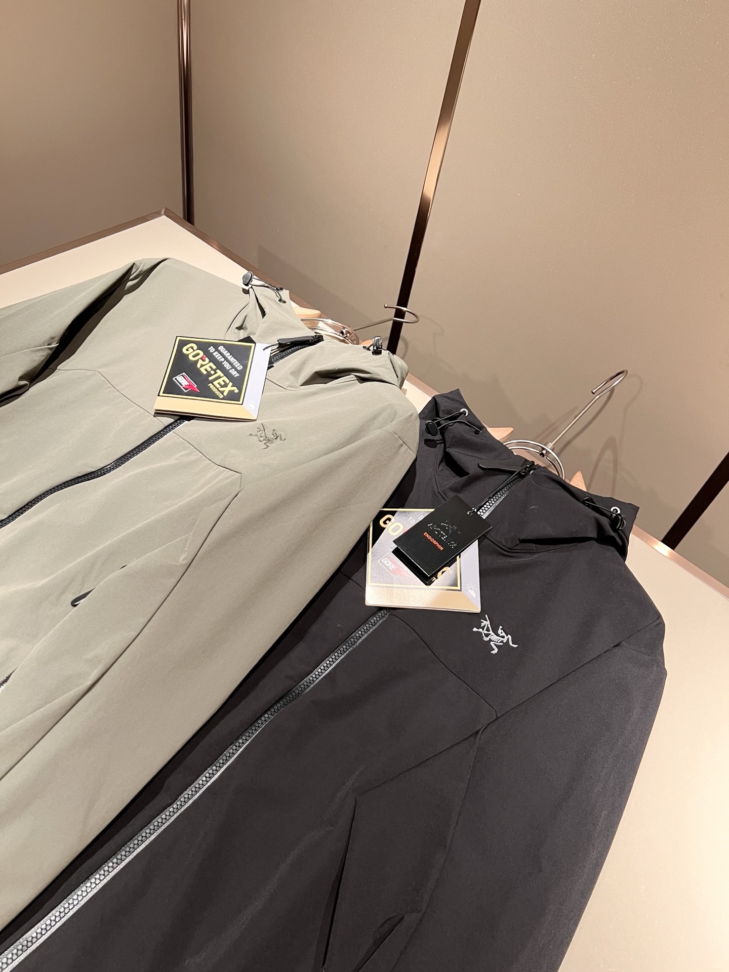 ARCTER*X始*祖鸟 2025秋冬新款男女同款👫夹克外套，户外品牌可能大家第一想到的就是加拿大鹅、始