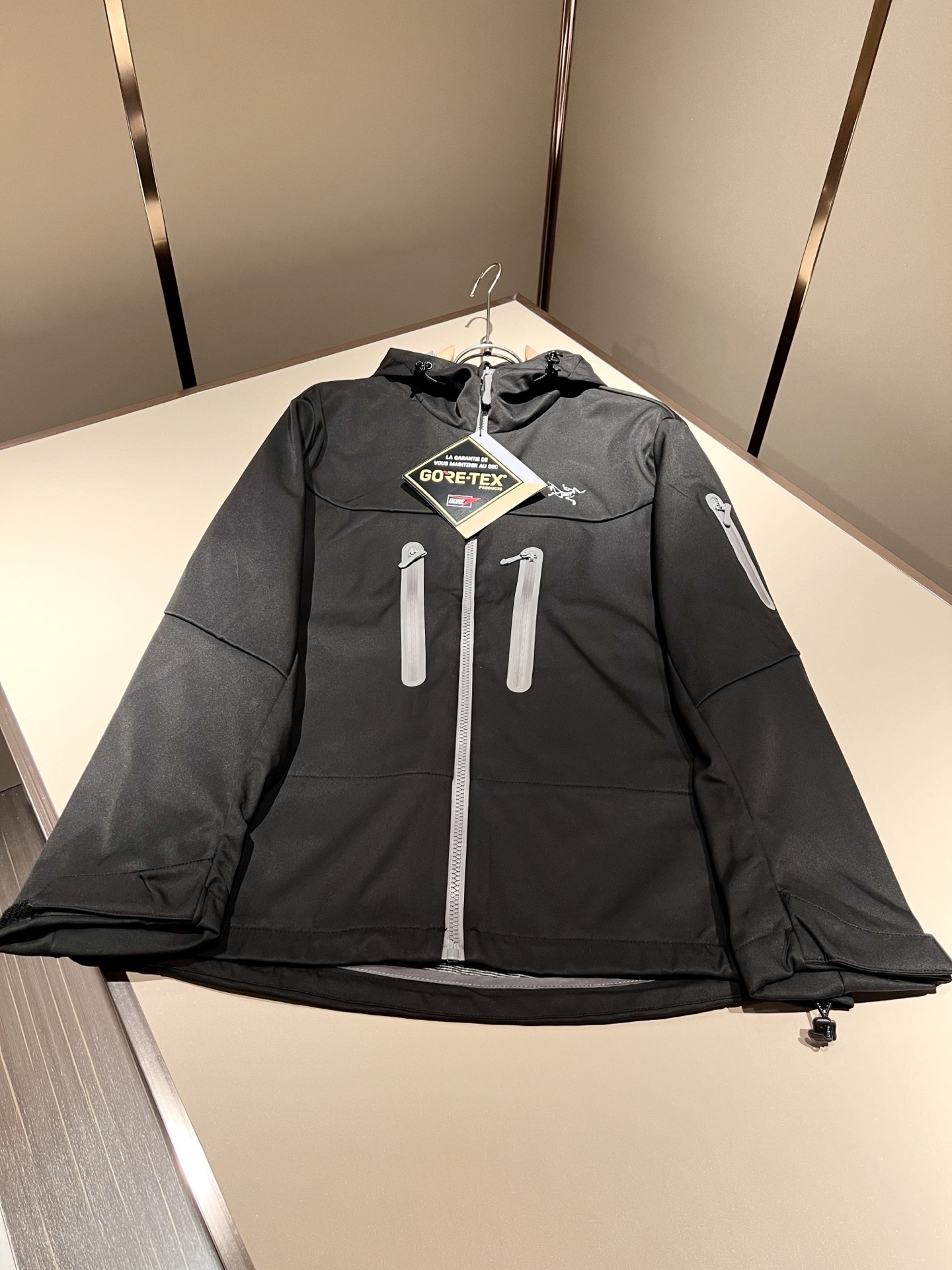 ARCTER*X始*祖鸟 2025秋冬新款男女同款👫夹克外套，户外品牌可能大家第一想到的就是加拿大鹅、始