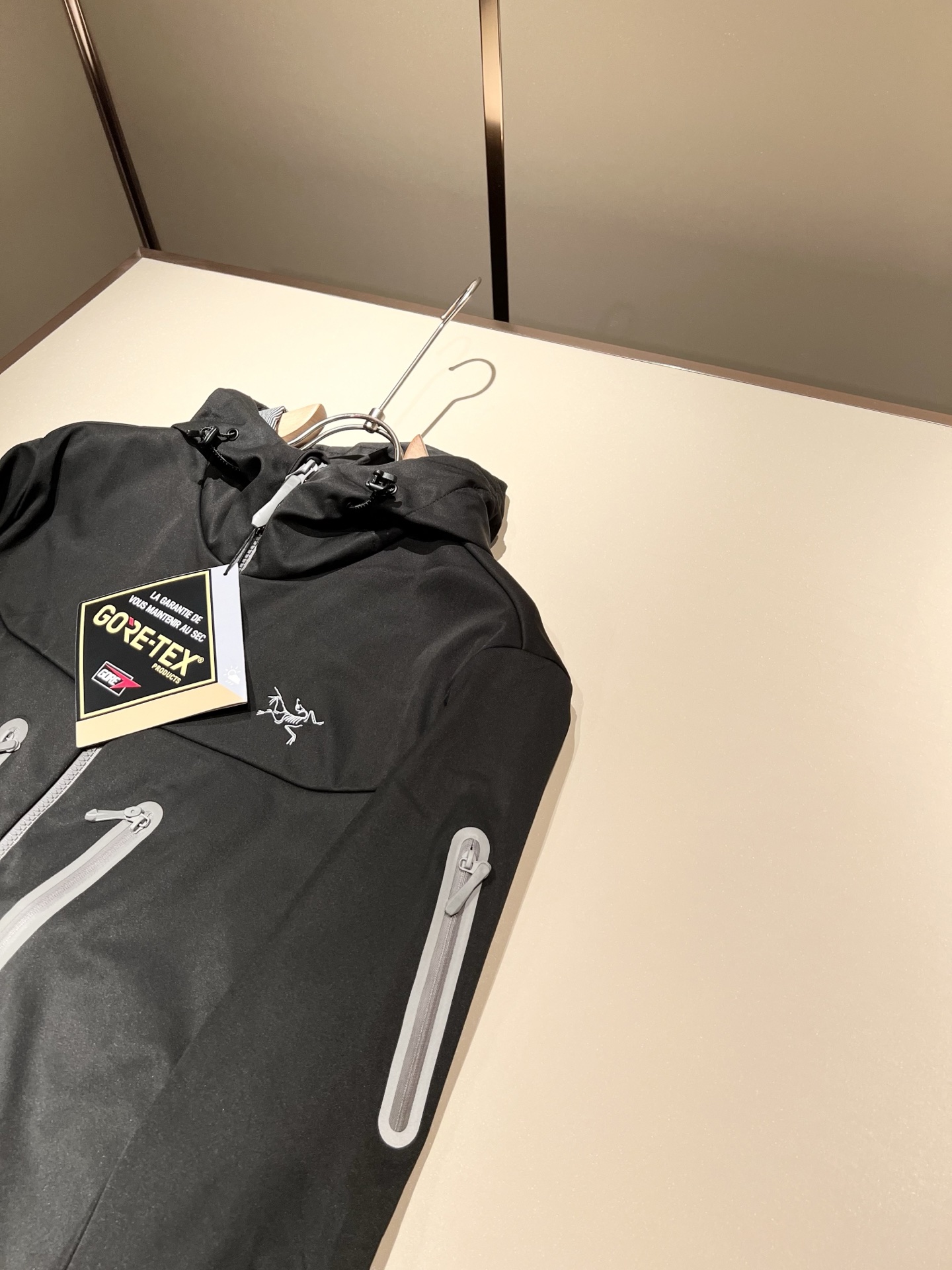 ARCTER*X始*祖鸟 2025秋冬新款男女同款👫夹克外套，户外品牌可能大家第一想到的就是加拿大鹅、始