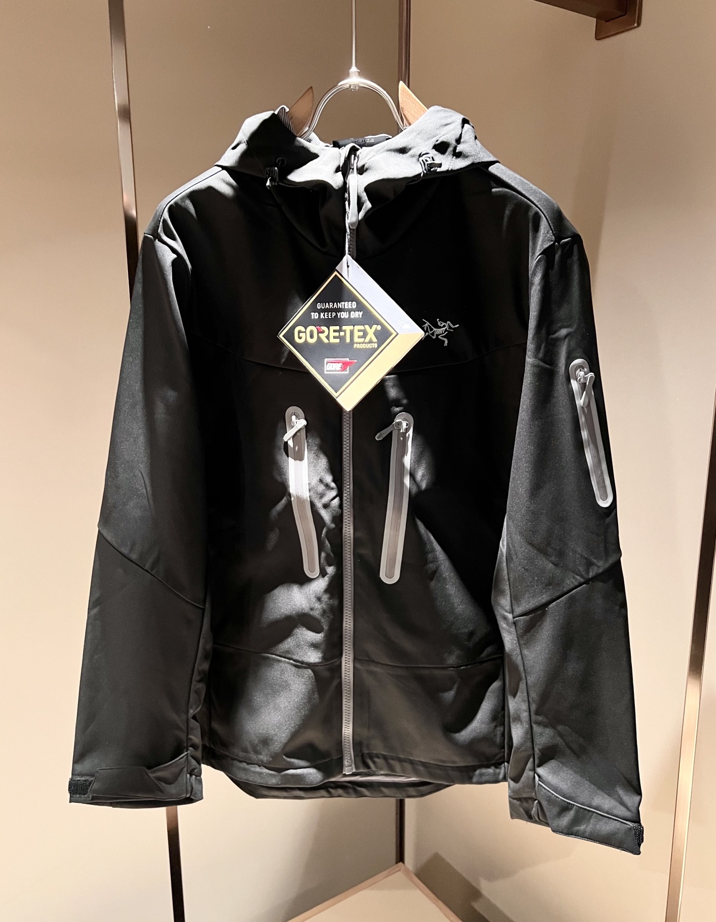 ARCTER*X始*祖鸟 2025秋冬新款男女同款👫夹克外套，户外品牌可能大家第一想到的就是加拿大鹅、始