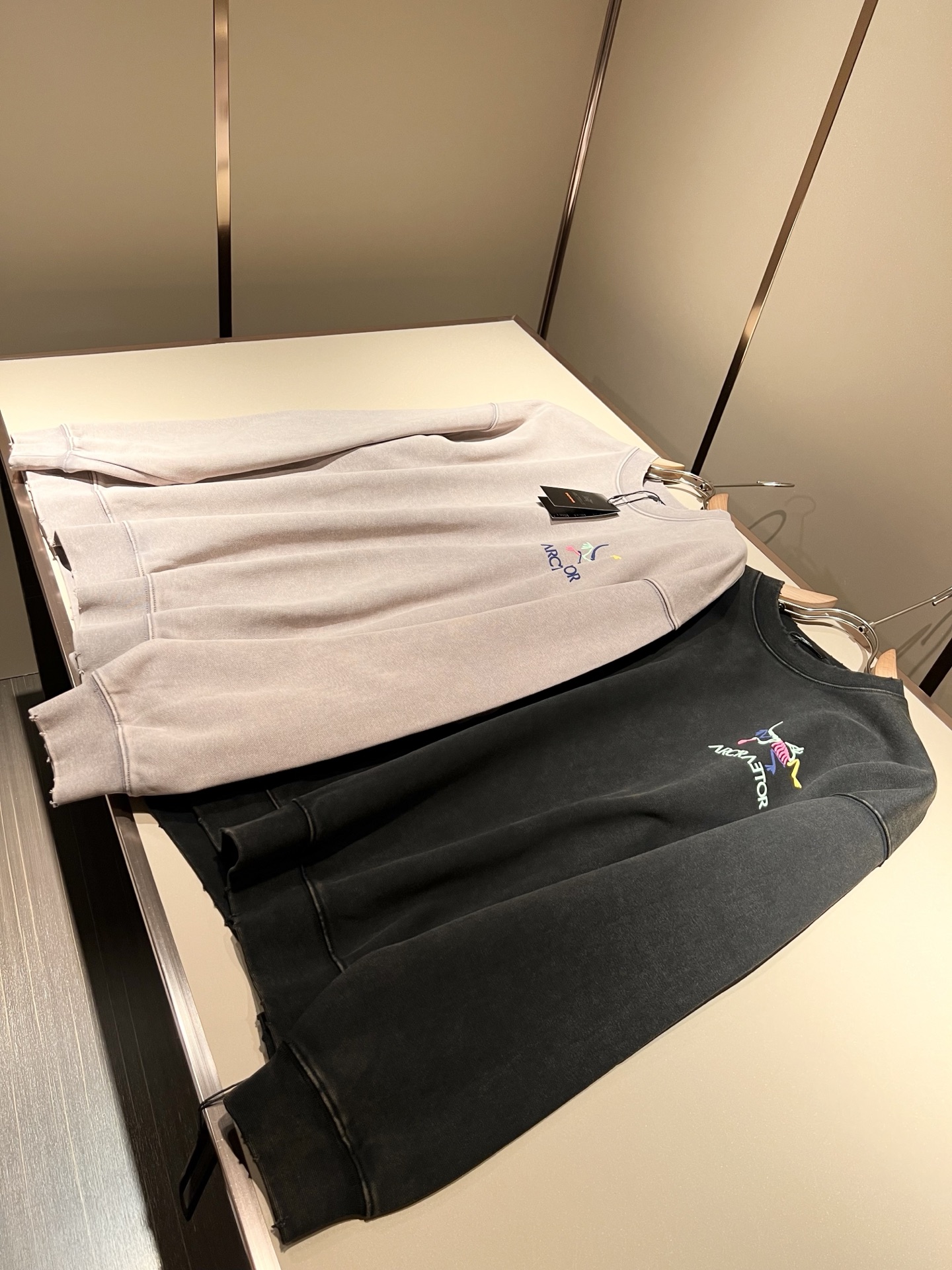 ARCTER*X始*祖鸟 2025秋冬新款男女同款👫休闲卫衣，户外品牌可能大家第一想到的就是加拿大鹅、始