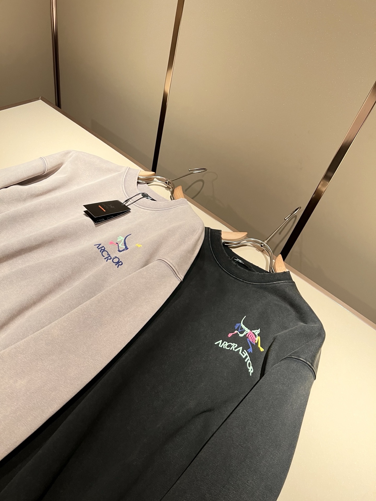 ARCTER*X始*祖鸟 2025秋冬新款男女同款👫休闲卫衣，户外品牌可能大家第一想到的就是加拿大鹅、始