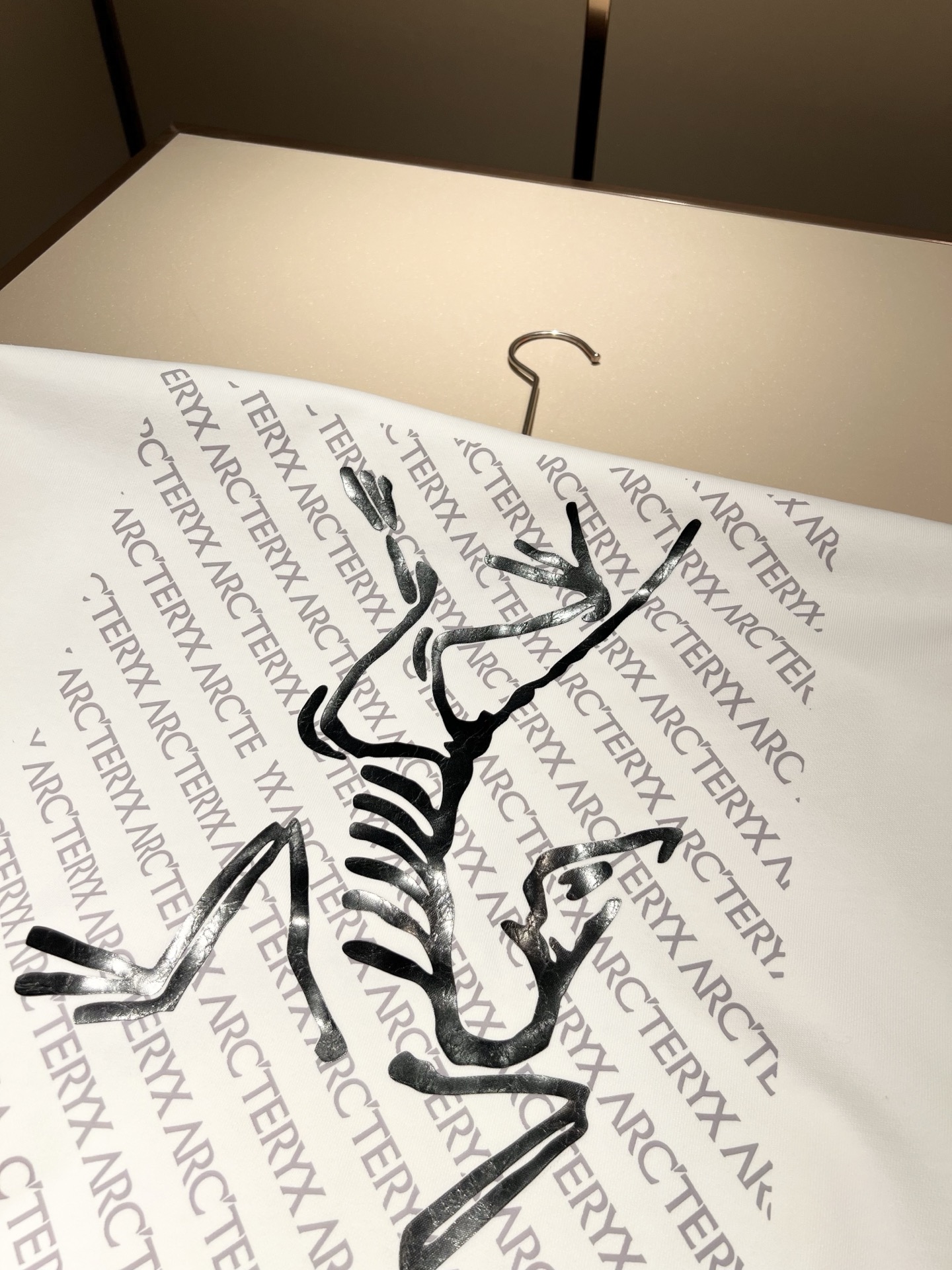 ARCTER*X始*祖鸟 2025秋冬新款男女同款👫休闲卫衣，户外品牌可能大家第一想到的就是加拿大鹅、始