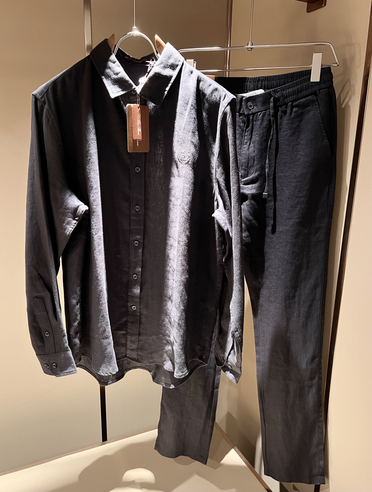 Loro Piana诺悠翩雅 2025秋冬男士套装，最新的贸易订单全品相！！网红款！上身舒适透气，不僵硬