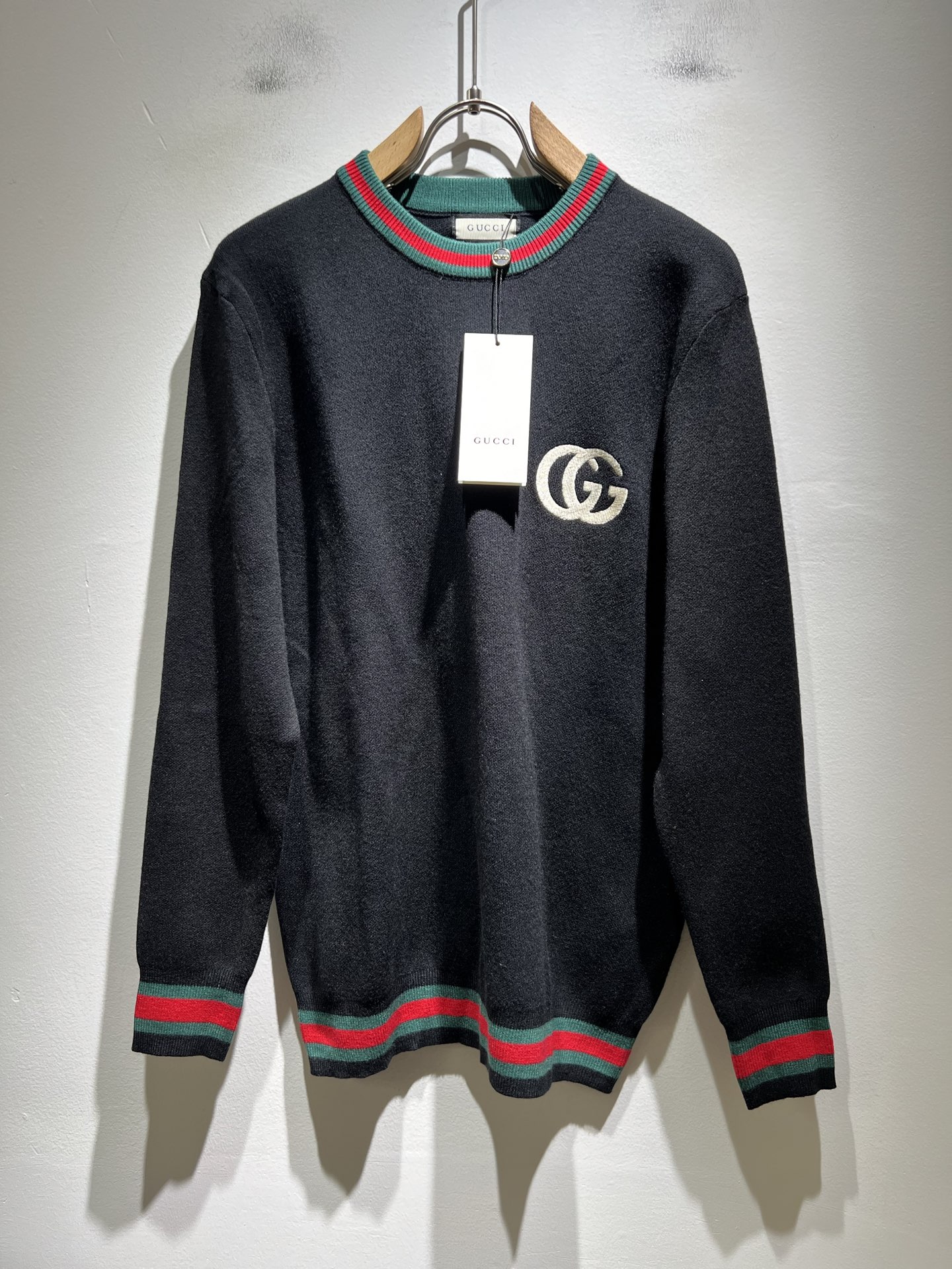 GUC*I 古家 2025秋冬新款男女同款👫 针织羊毛衫，胸前标志logo刺绣设计！贸易公司渠道稀出，同