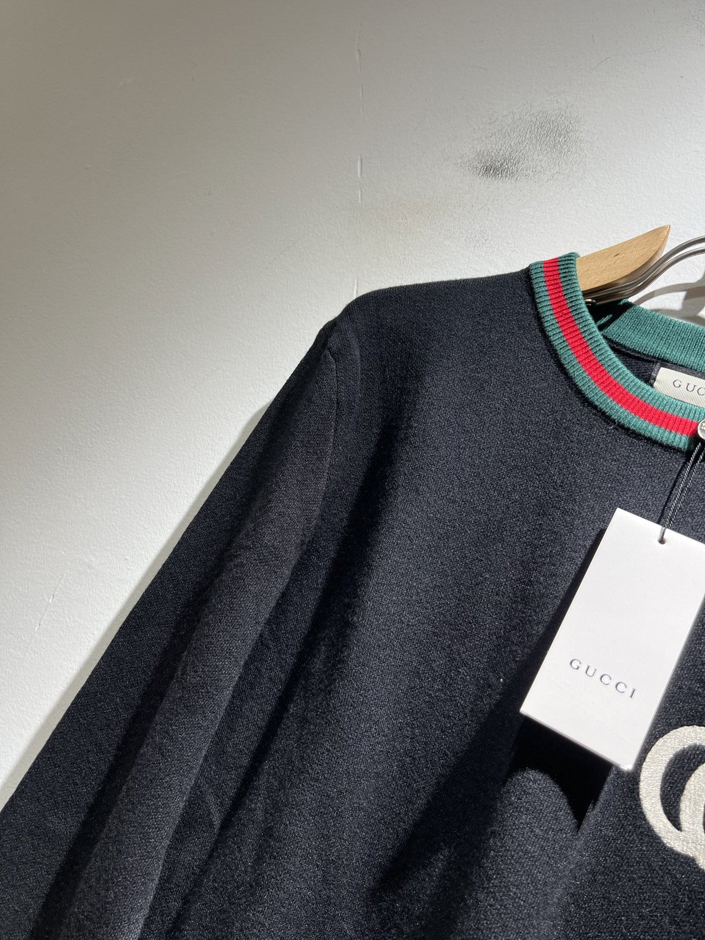 GUC*I 古家 2025秋冬新款男女同款👫 针织羊毛衫，胸前标志logo刺绣设计！贸易公司渠道稀出，同