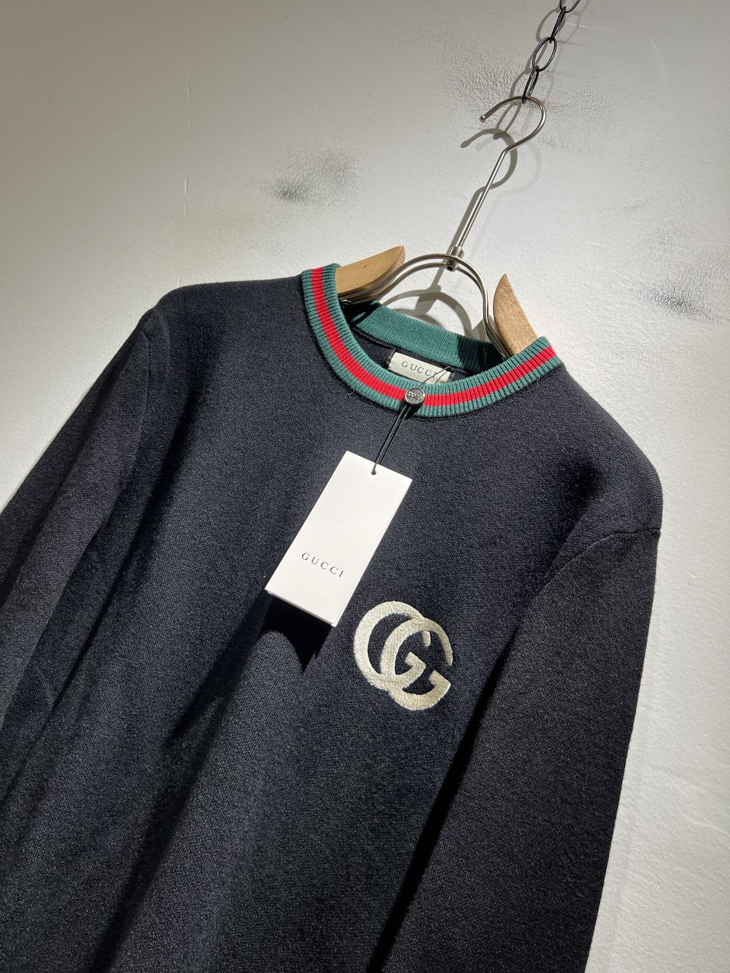 GUC*I 古家 2025秋冬新款男女同款👫 针织羊毛衫，胸前标志logo刺绣设计！贸易公司渠道稀出，同