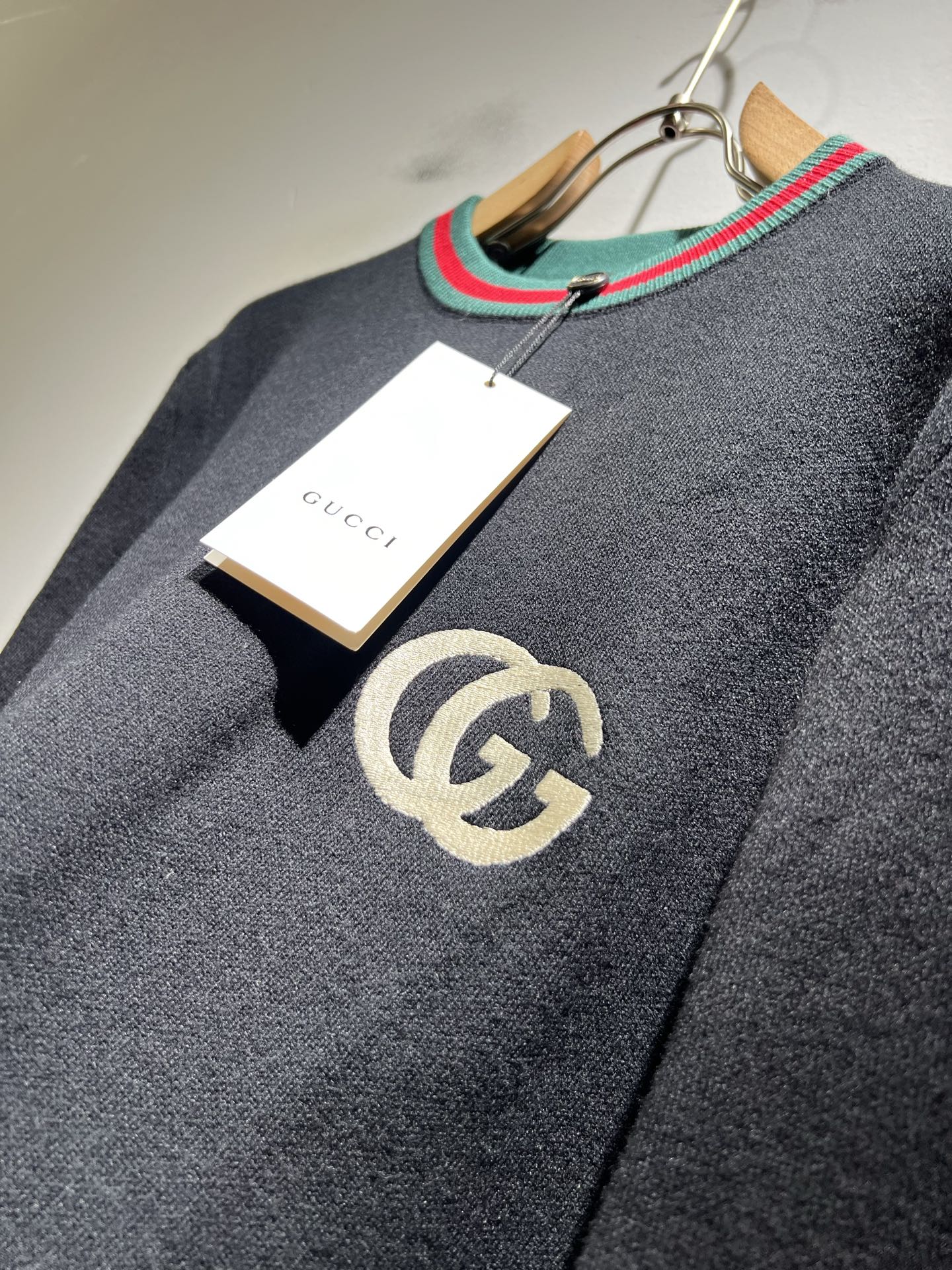 GUC*I 古家 2025秋冬新款男女同款👫 针织羊毛衫，胸前标志logo刺绣设计！贸易公司渠道稀出，同