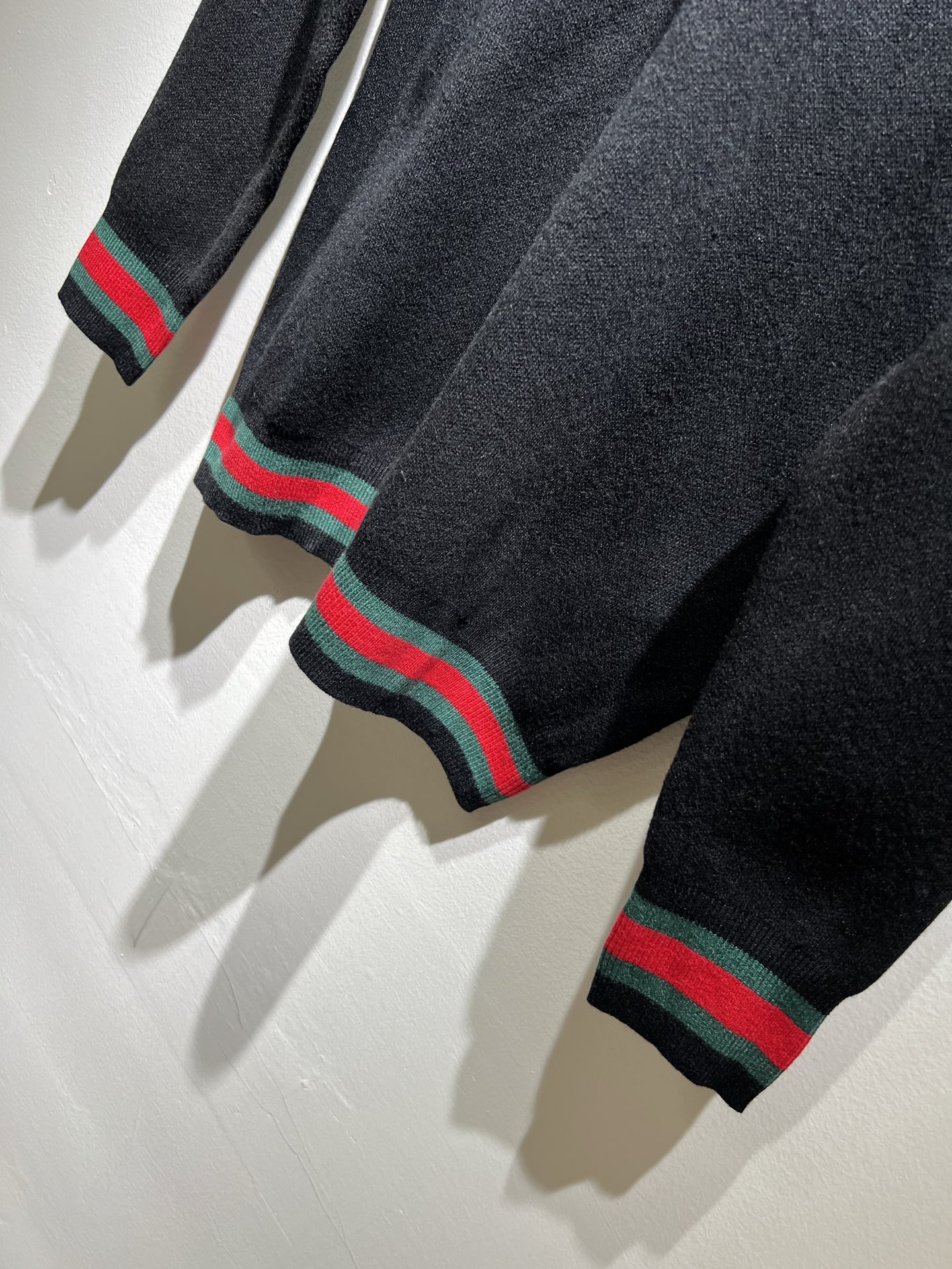 GUC*I 古家 2025秋冬新款男女同款👫 针织羊毛衫，胸前标志logo刺绣设计！贸易公司渠道稀出，同