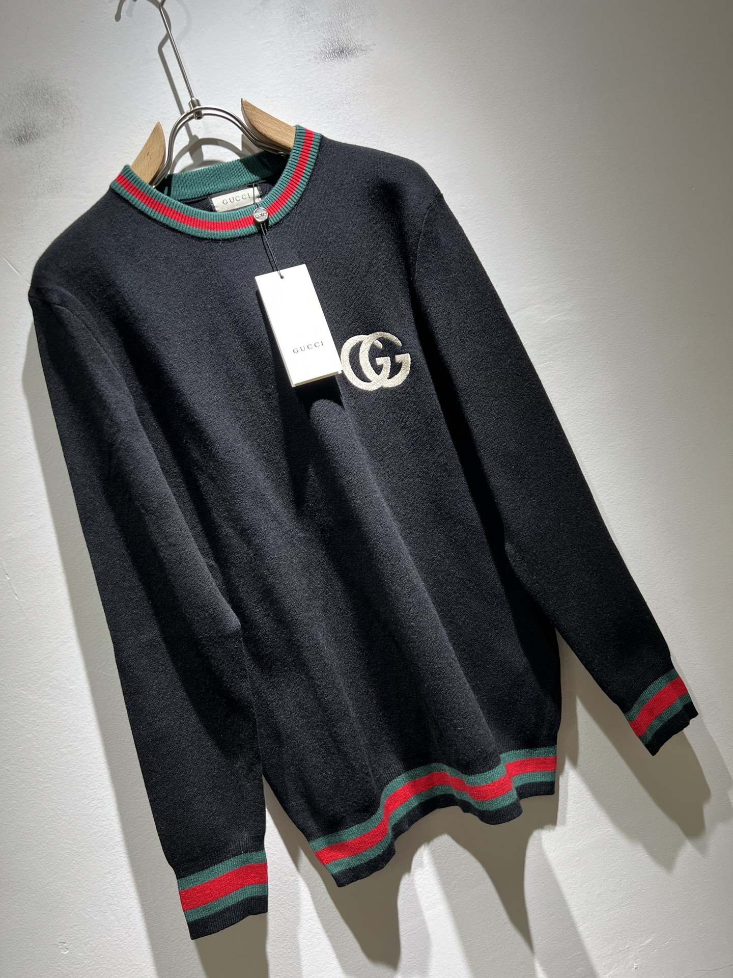 GUC*I 古家 2025秋冬新款男女同款👫 针织羊毛衫，胸前标志logo刺绣设计！贸易公司渠道稀出，同