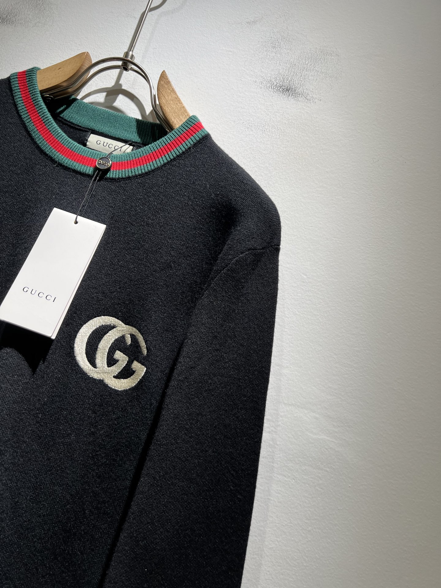 GUC*I 古家 2025秋冬新款男女同款👫 针织羊毛衫，胸前标志logo刺绣设计！贸易公司渠道稀出，同