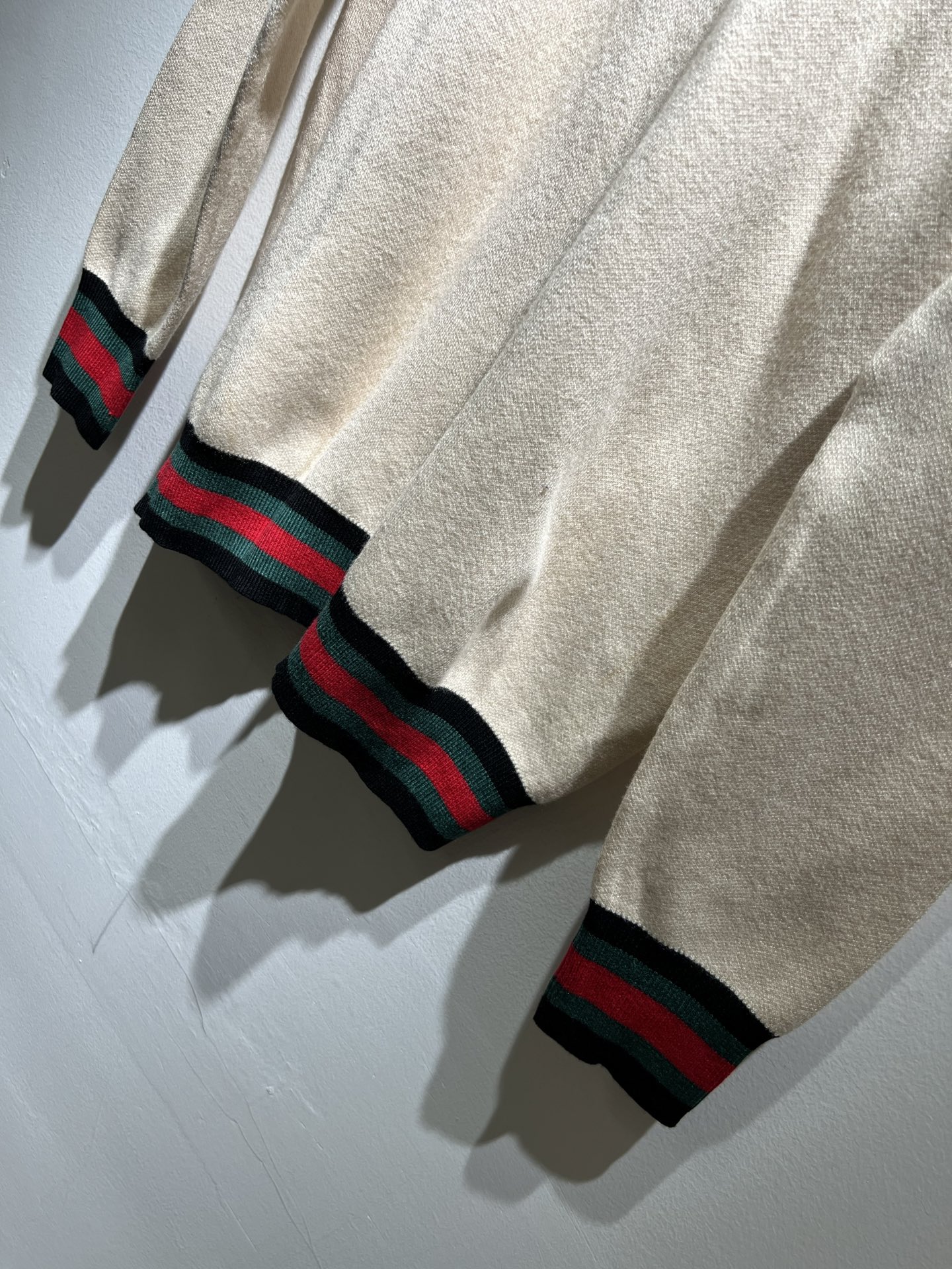 GUC*I 古家 2025秋冬新款男女同款👫 针织羊毛衫，胸前标志logo刺绣设计！贸易公司渠道稀出，同