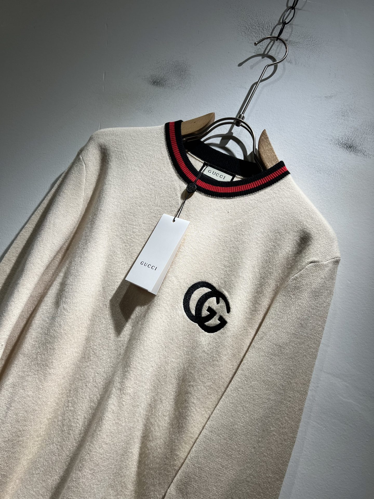 GUC*I 古家 2025秋冬新款男女同款👫 针织羊毛衫，胸前标志logo刺绣设计！贸易公司渠道稀出，同