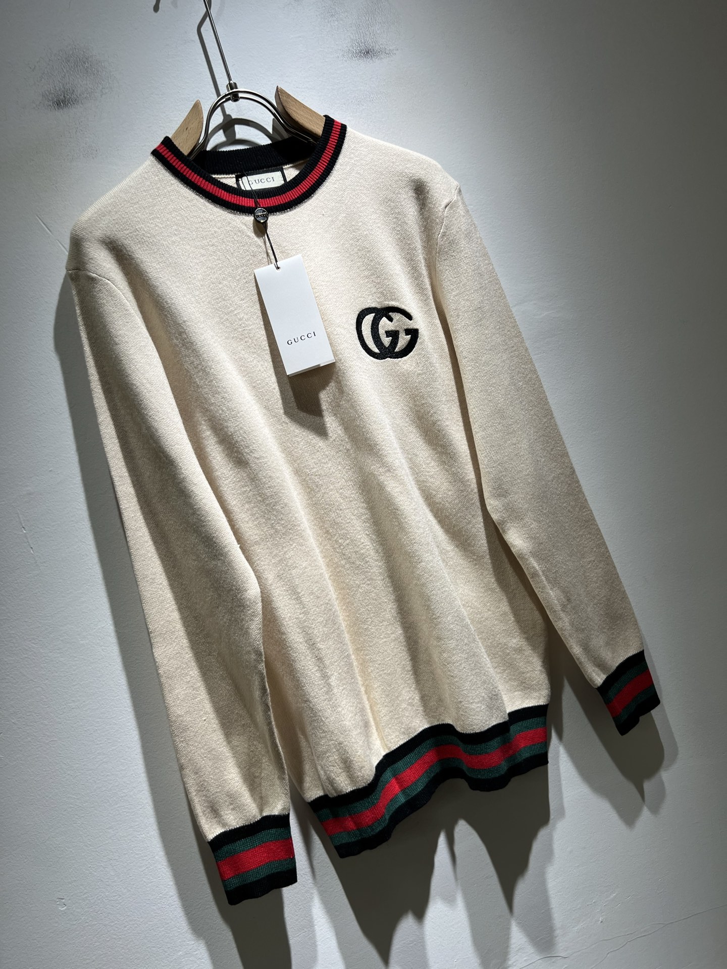GUC*I 古家 2025秋冬新款男女同款👫 针织羊毛衫，胸前标志logo刺绣设计！贸易公司渠道稀出，同