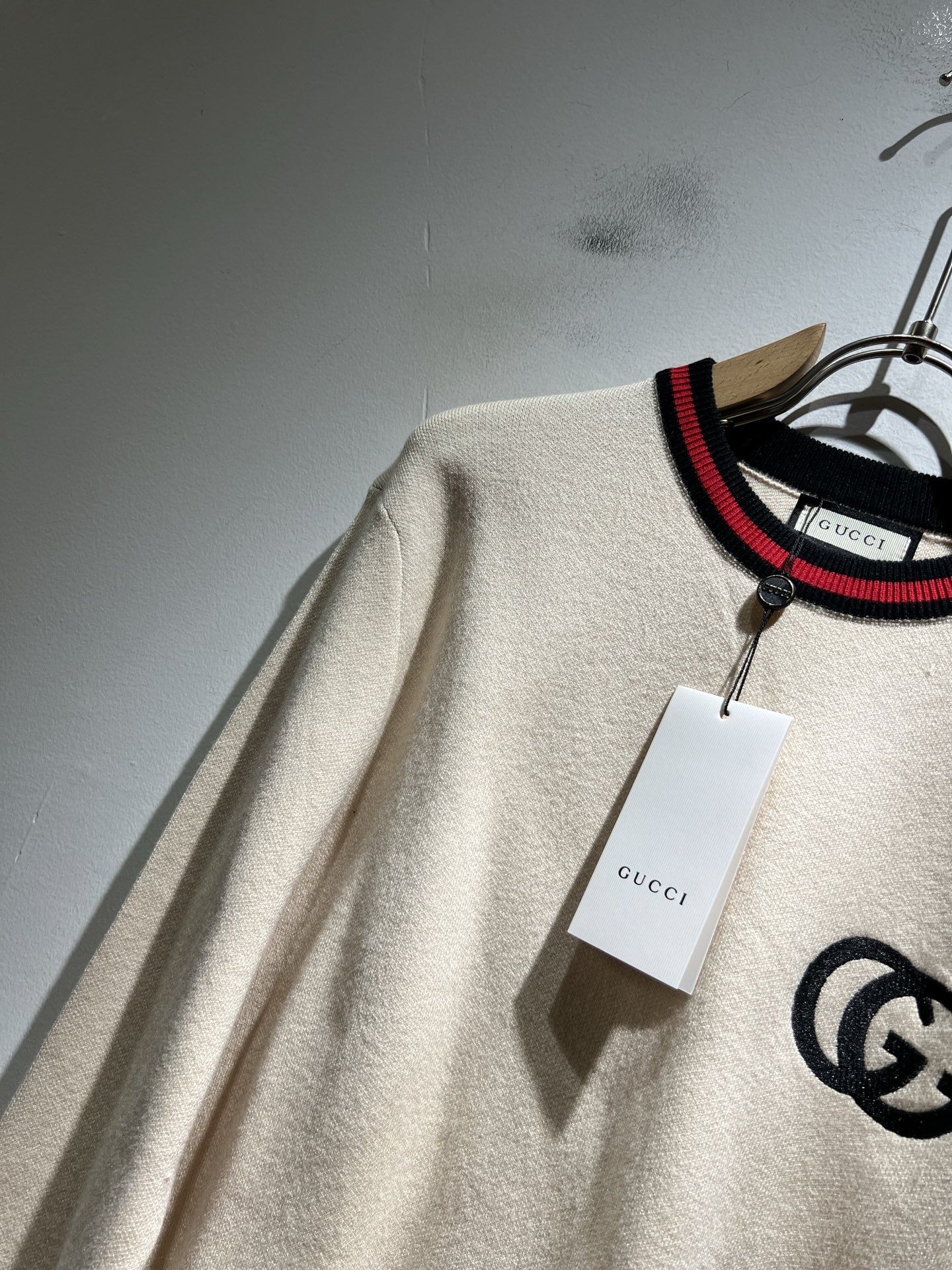 GUC*I 古家 2025秋冬新款男女同款👫 针织羊毛衫，胸前标志logo刺绣设计！贸易公司渠道稀出，同