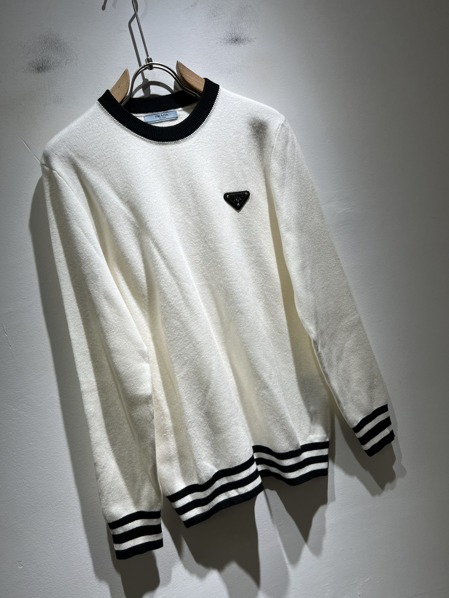 PRAD*A普*达2025秋冬新款男士针织羊毛衫，最新款全网独家首上！！~既经典有时尚百搭，谁不爱啊，将