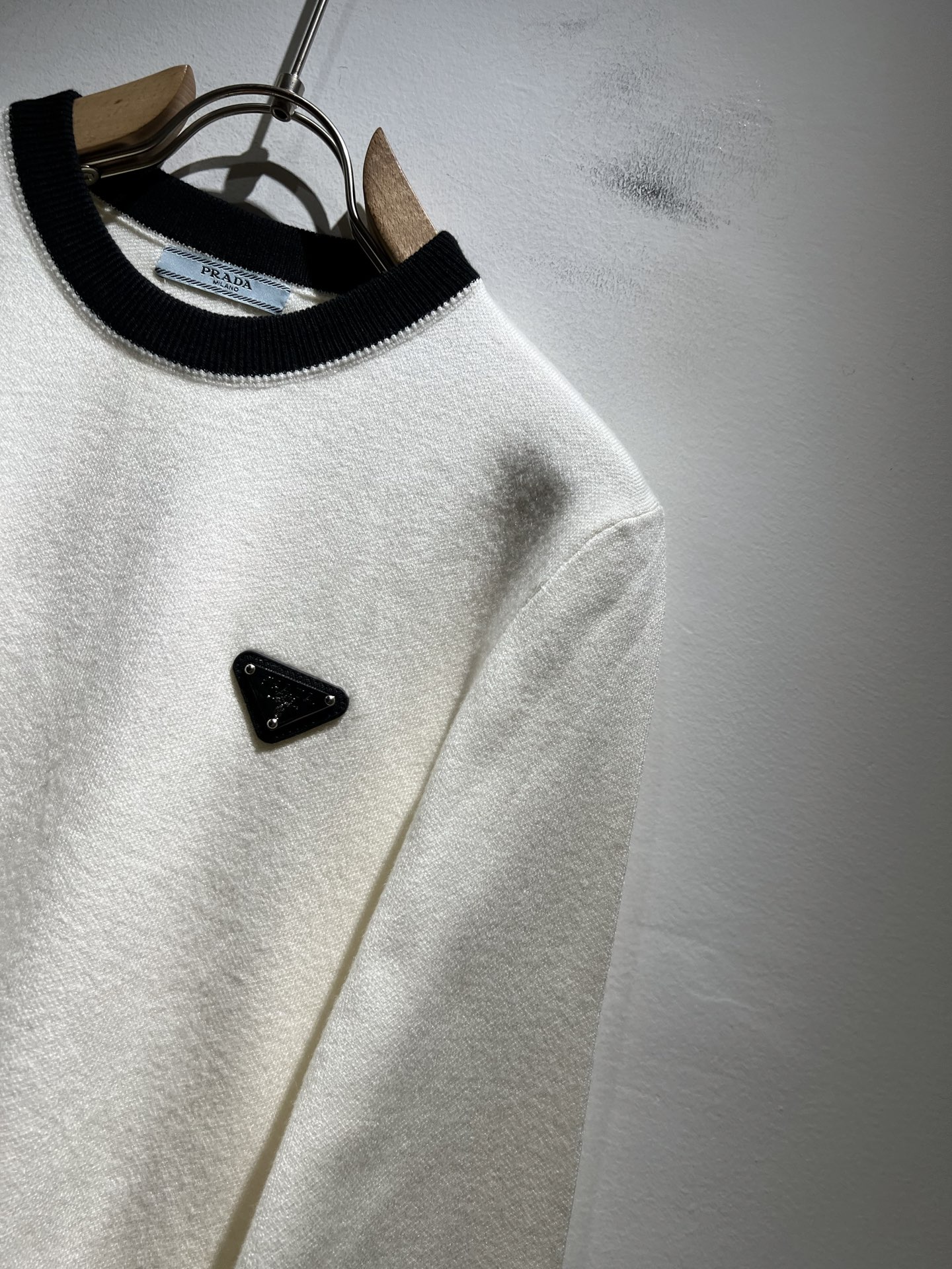 PRAD*A普*达2025秋冬新款男士针织羊毛衫，最新款全网独家首上！！~既经典有时尚百搭，谁不爱啊，将