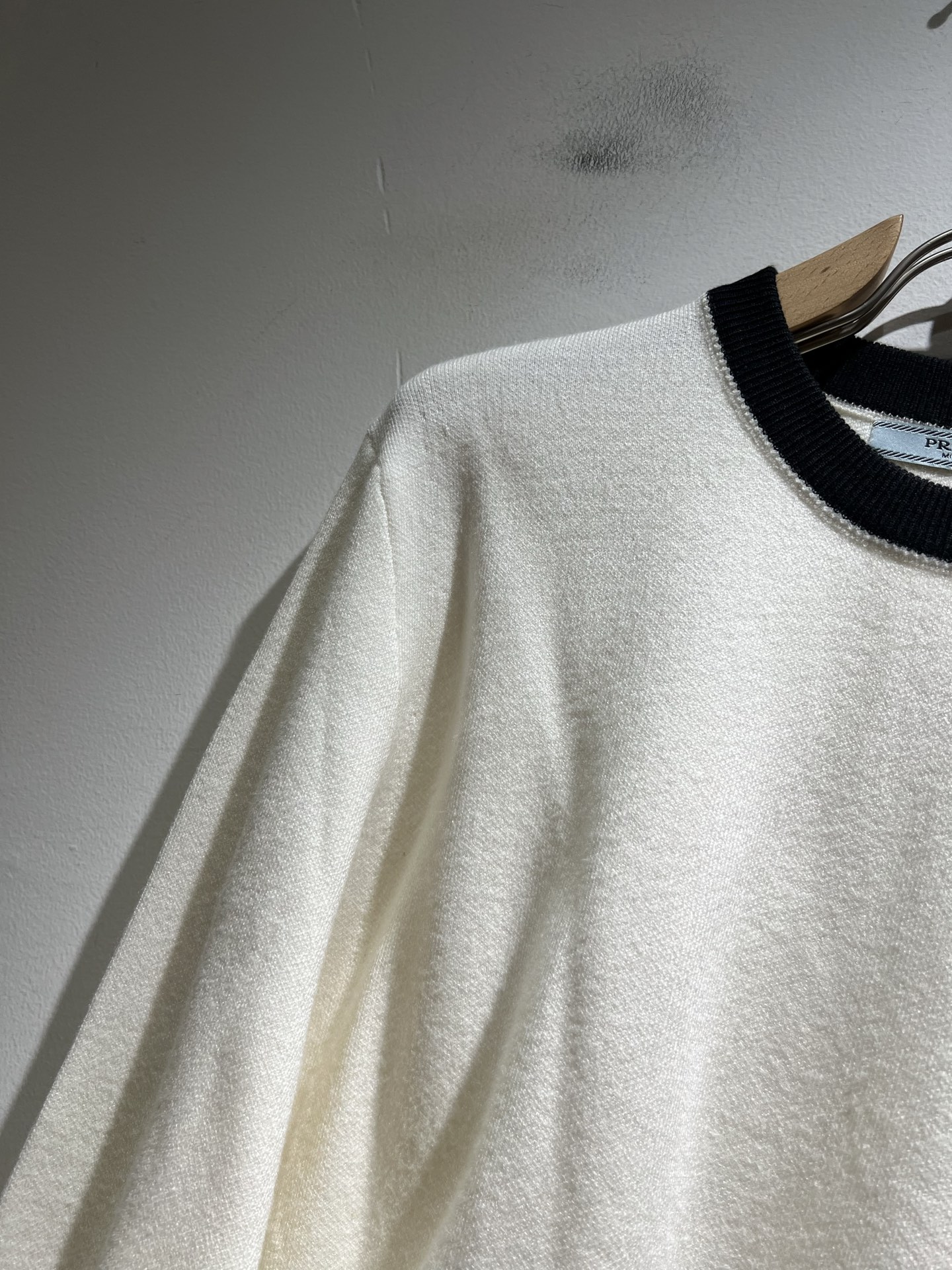 PRAD*A普*达2025秋冬新款男士针织羊毛衫，最新款全网独家首上！！~既经典有时尚百搭，谁不爱啊，将