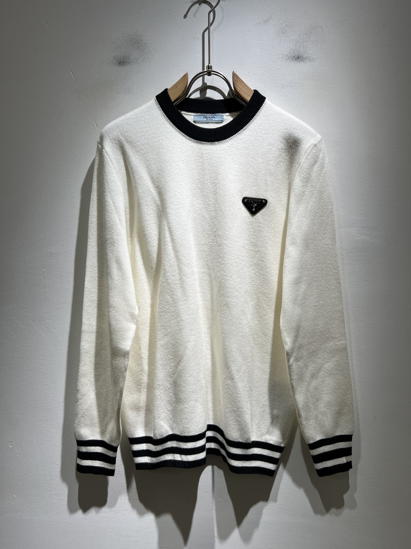 PRAD*A普*达2025秋冬新款男士针织羊毛衫，最新款全网独家首上！！~既经典有时尚百搭，谁不爱啊，将