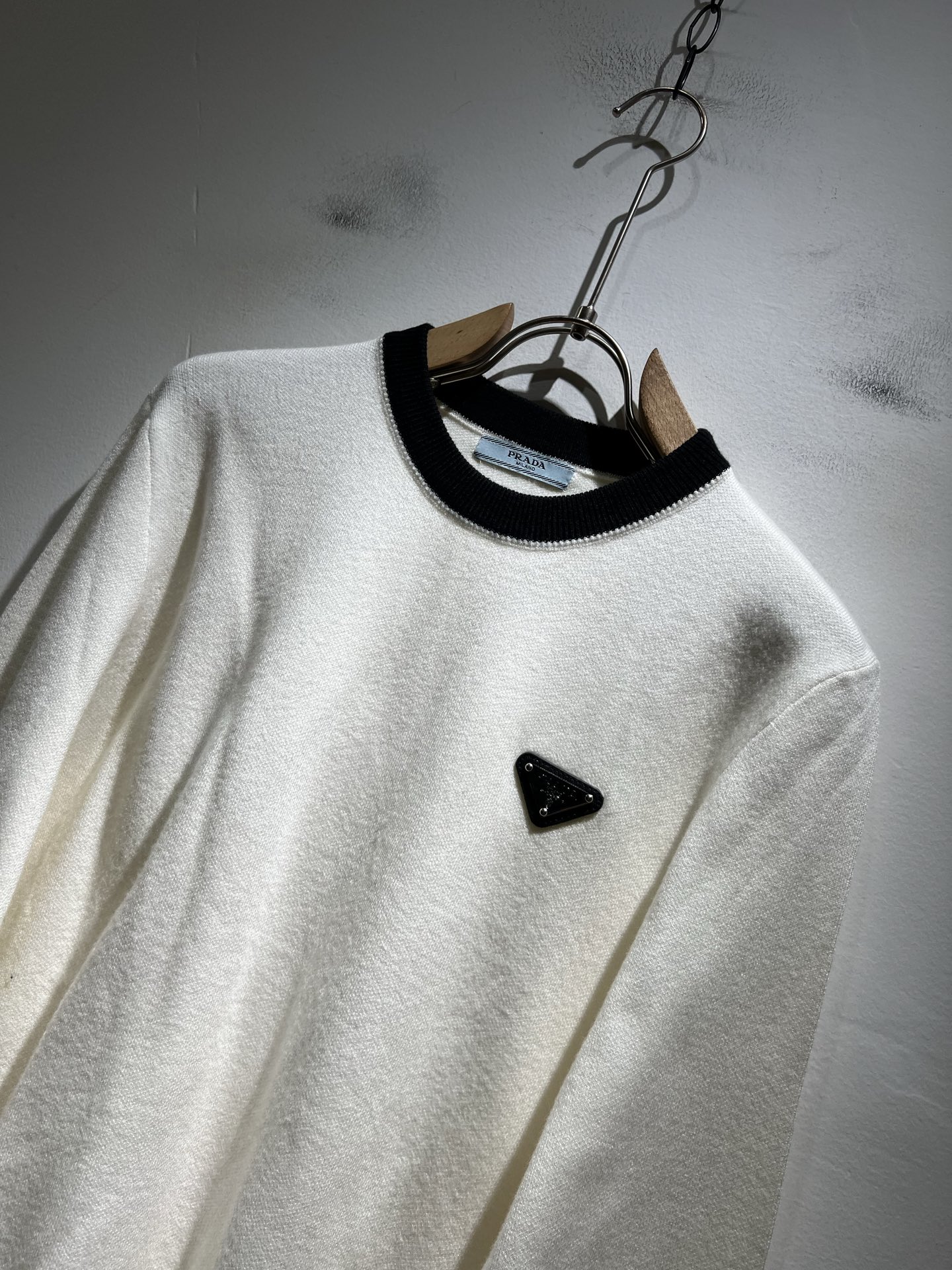 PRAD*A普*达2025秋冬新款男士针织羊毛衫，最新款全网独家首上！！~既经典有时尚百搭，谁不爱啊，将