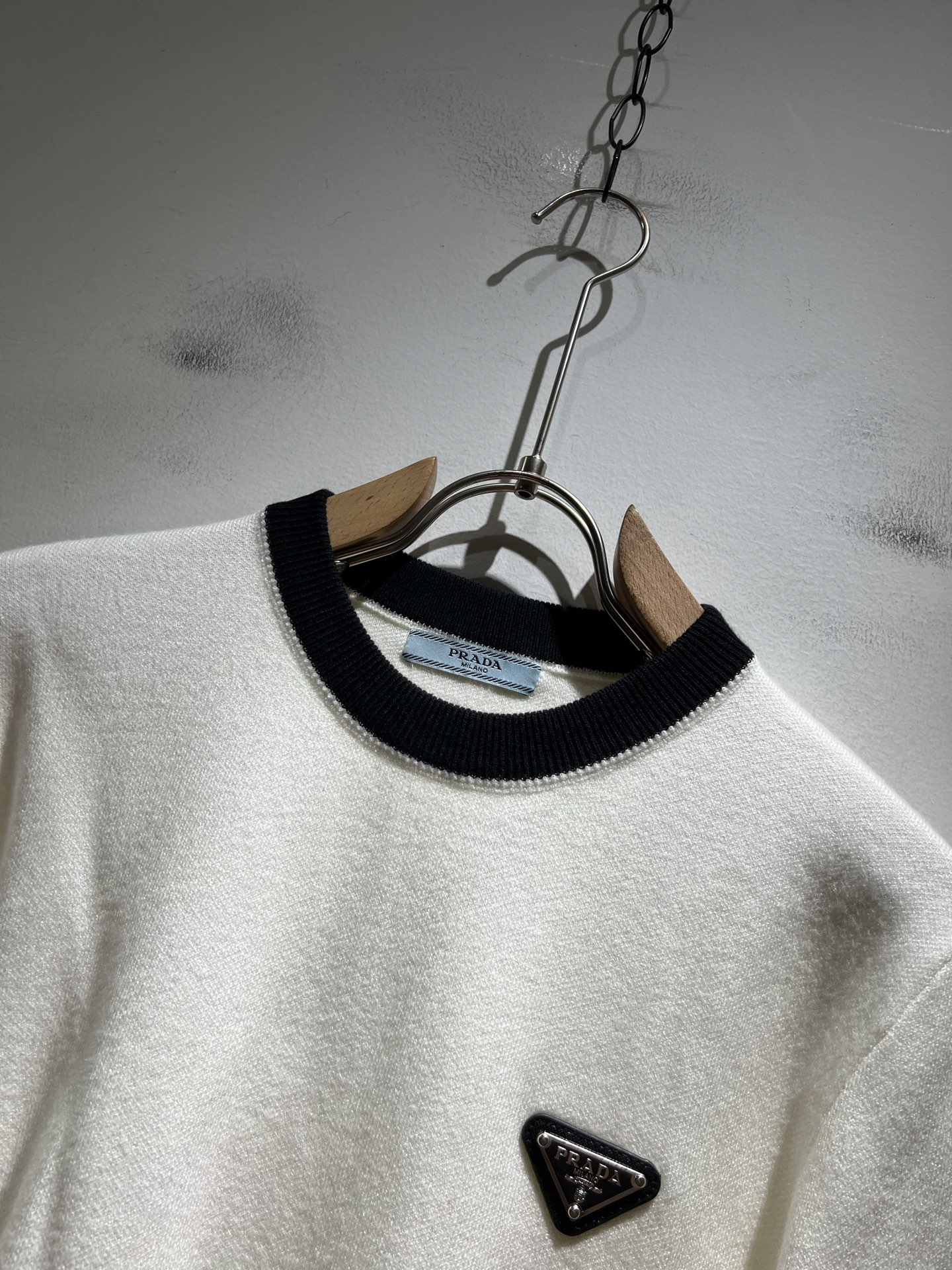 PRAD*A普*达2025秋冬新款男士针织羊毛衫，最新款全网独家首上！！~既经典有时尚百搭，谁不爱啊，将