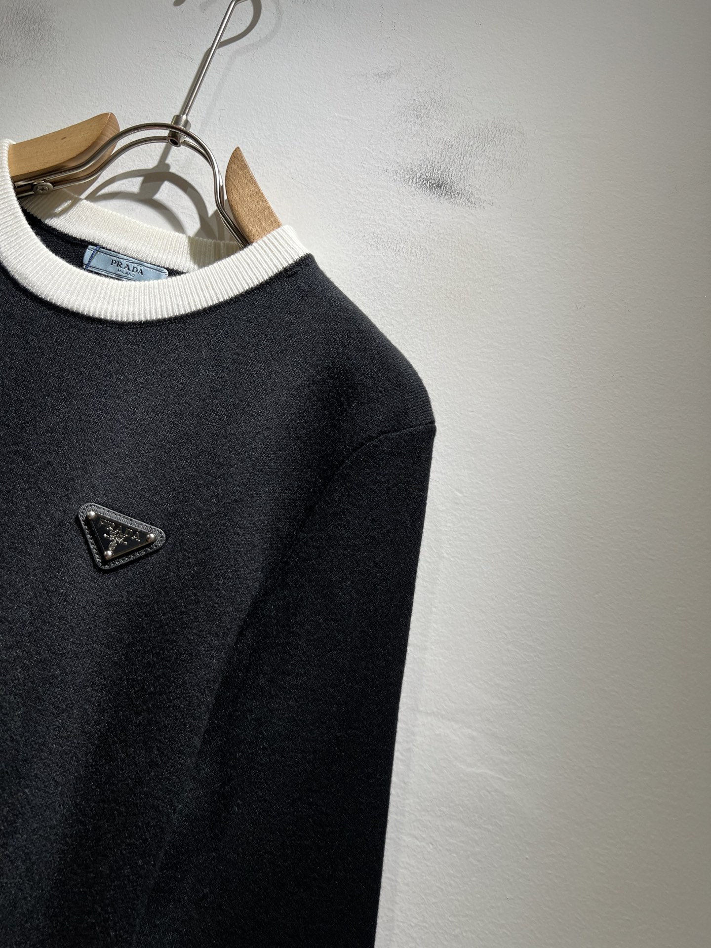 PRAD*A普*达2025秋冬新款男士针织羊毛衫，最新款全网独家首上！！~既经典有时尚百搭，谁不爱啊，将