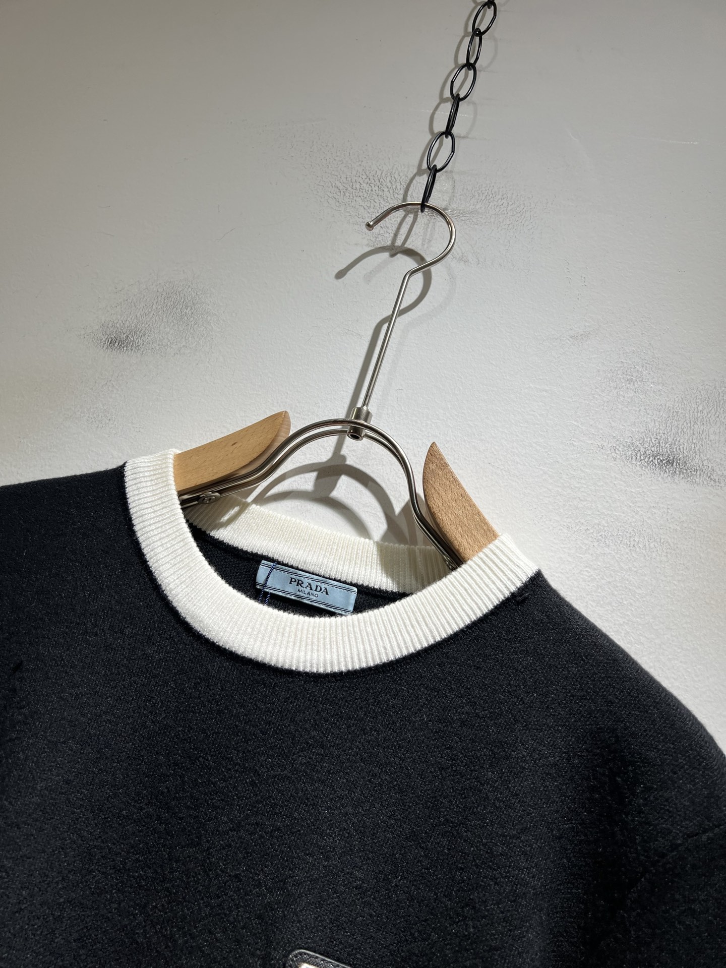 PRAD*A普*达2025秋冬新款男士针织羊毛衫，最新款全网独家首上！！~既经典有时尚百搭，谁不爱啊，将