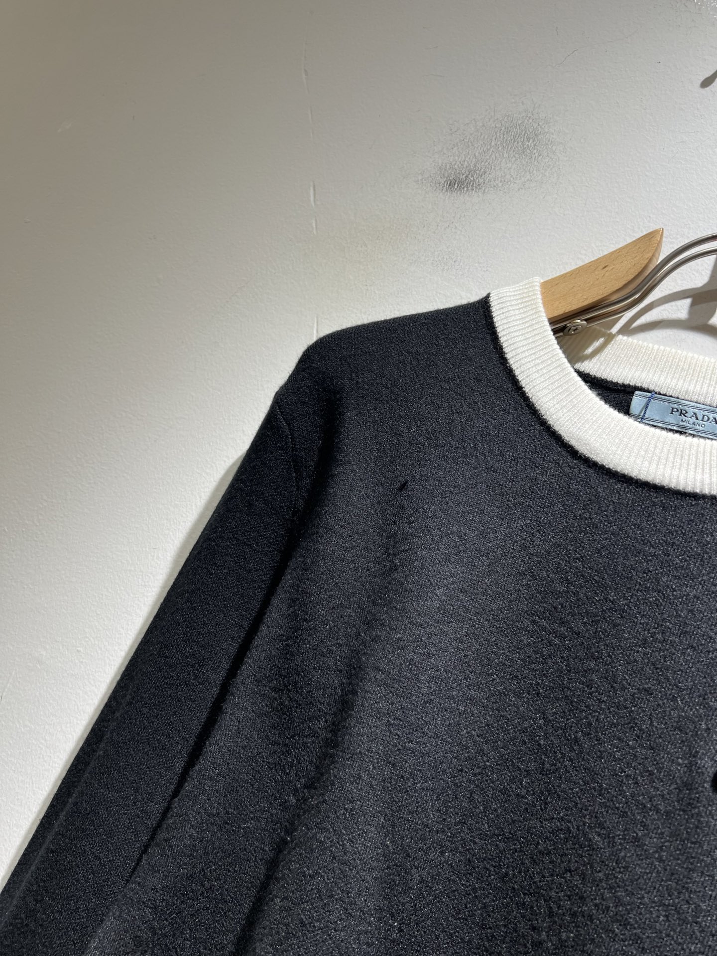 PRAD*A普*达2025秋冬新款男士针织羊毛衫，最新款全网独家首上！！~既经典有时尚百搭，谁不爱啊，将