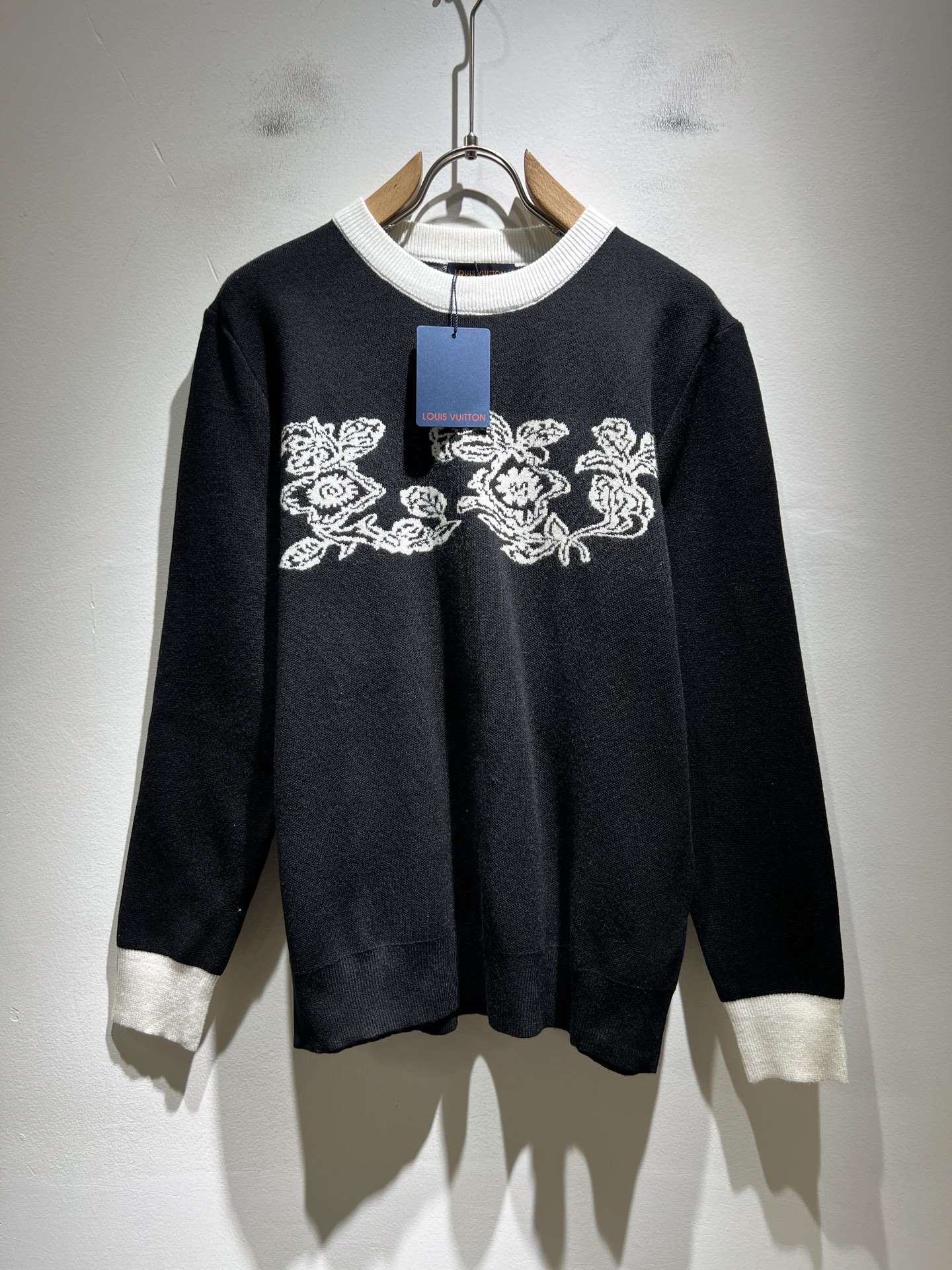 Louis Vuit*on 2025秋冬路易家族轻奢针织羊毛衫！男女同款👫装饰！ 路易家族的新高端，细节