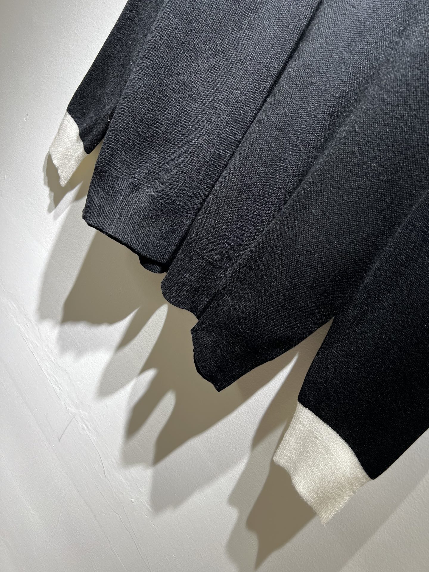 Louis Vuit*on 2025秋冬路易家族轻奢针织羊毛衫！男女同款👫装饰！ 路易家族的新高端，细节