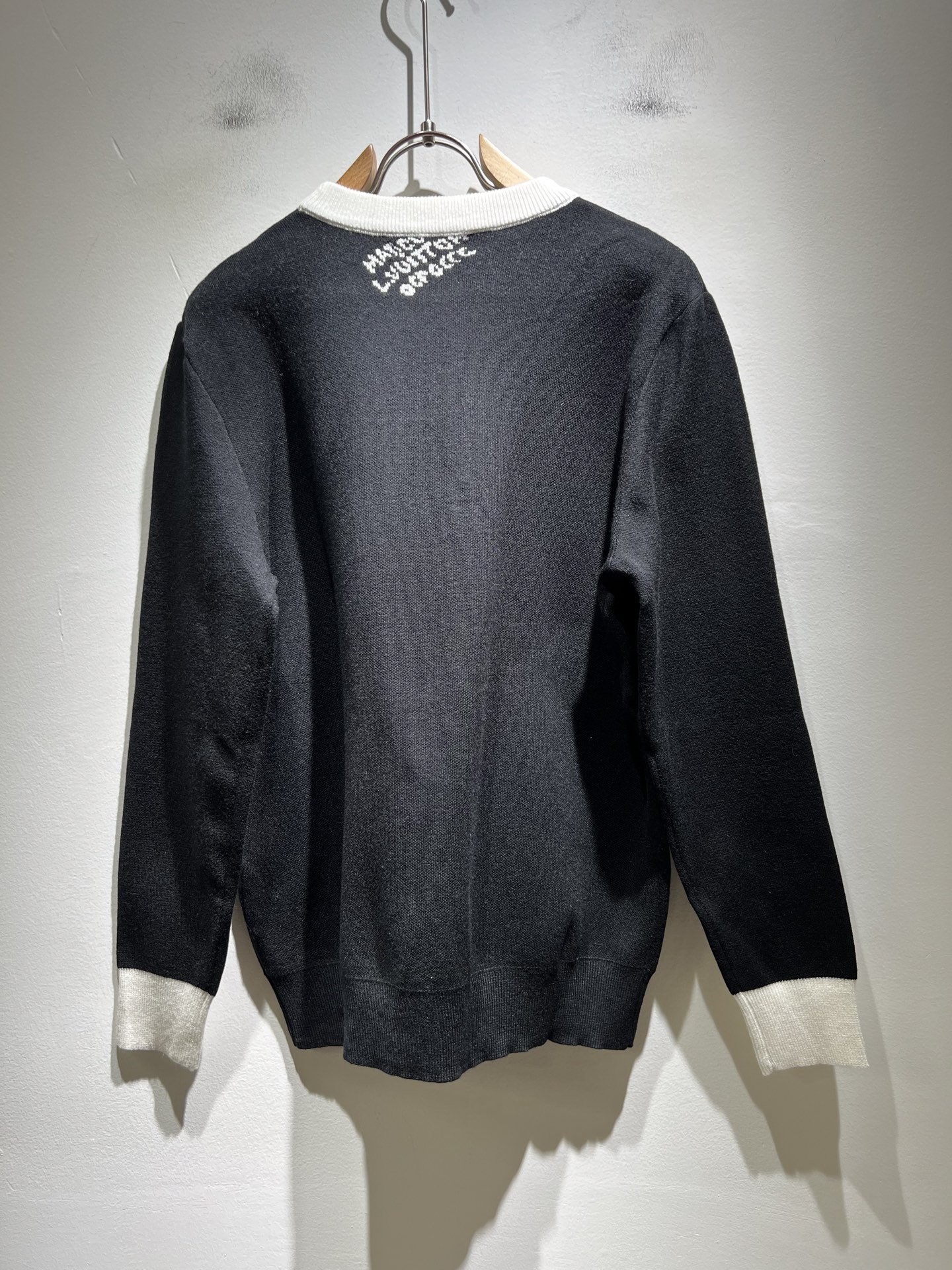 Louis Vuit*on 2025秋冬路易家族轻奢针织羊毛衫！男女同款👫装饰！ 路易家族的新高端，细节