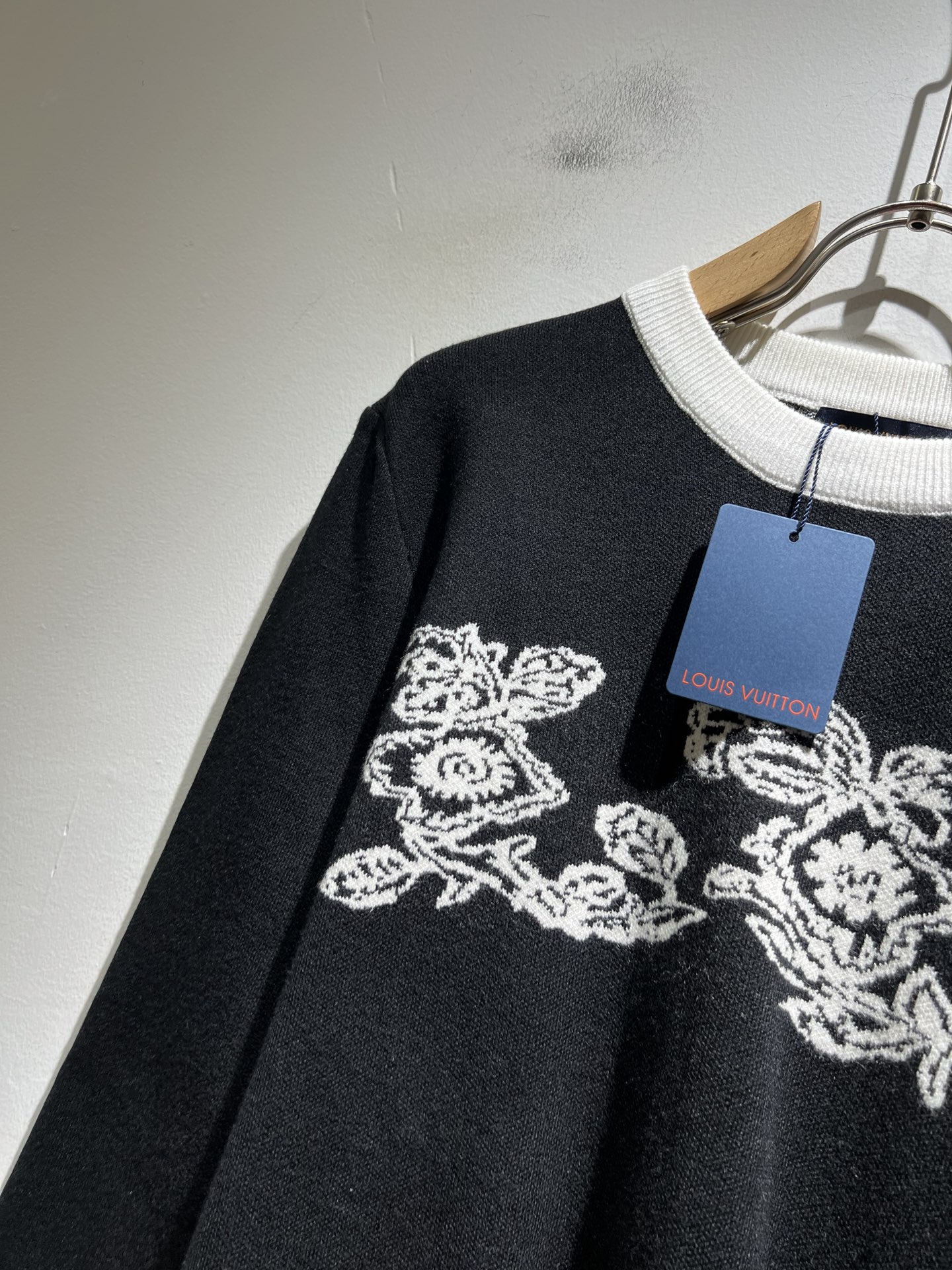 Louis Vuit*on 2025秋冬路易家族轻奢针织羊毛衫！男女同款👫装饰！ 路易家族的新高端，细节