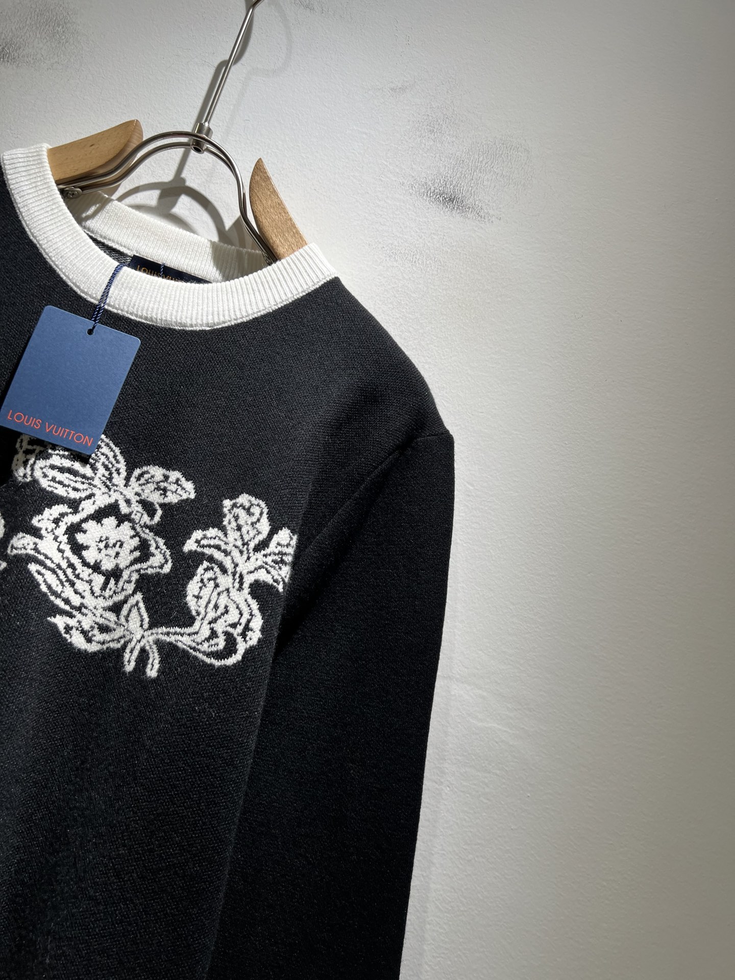 Louis Vuit*on 2025秋冬路易家族轻奢针织羊毛衫！男女同款👫装饰！ 路易家族的新高端，细节