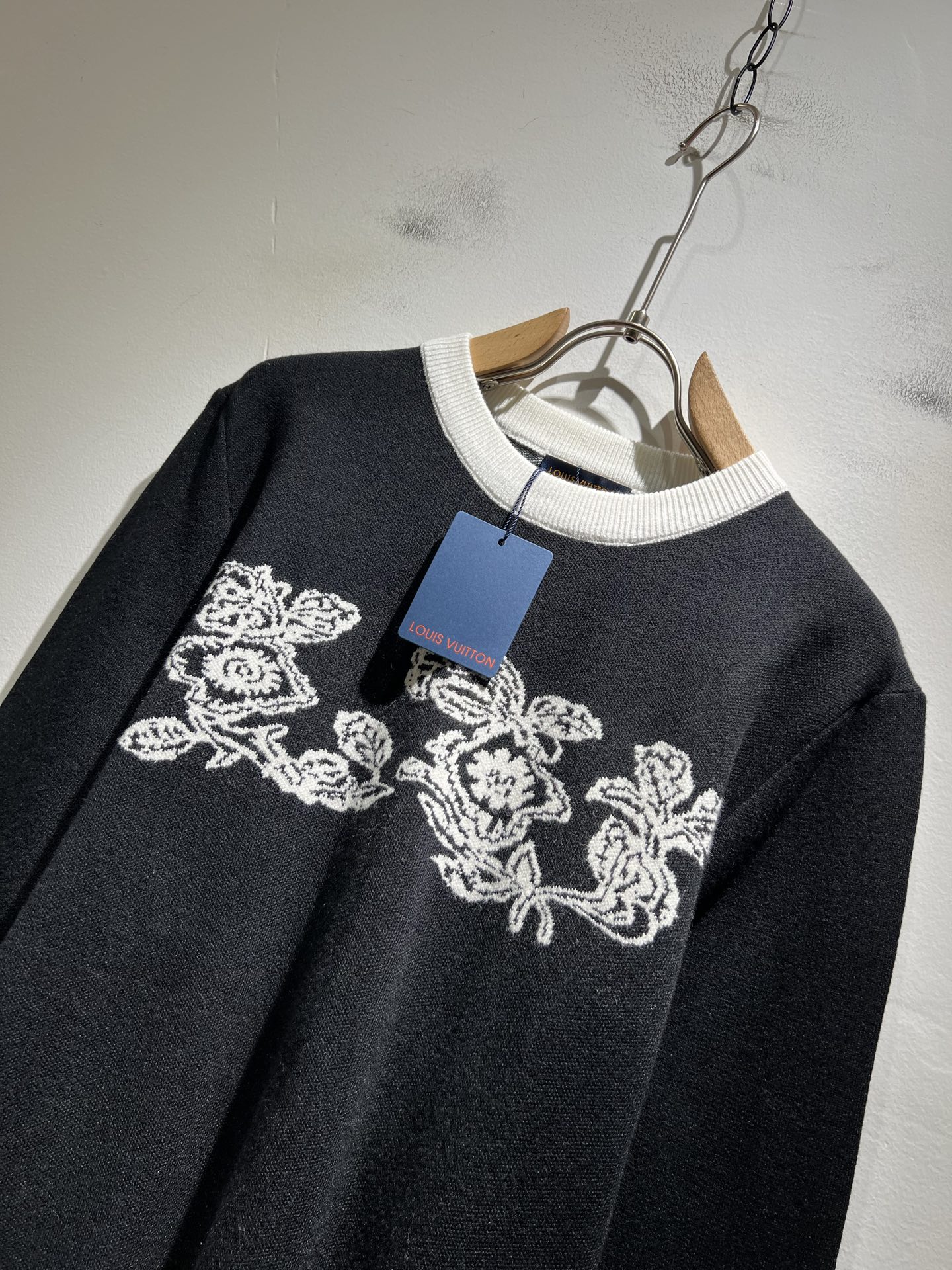 Louis Vuit*on 2025秋冬路易家族轻奢针织羊毛衫！男女同款👫装饰！ 路易家族的新高端，细节