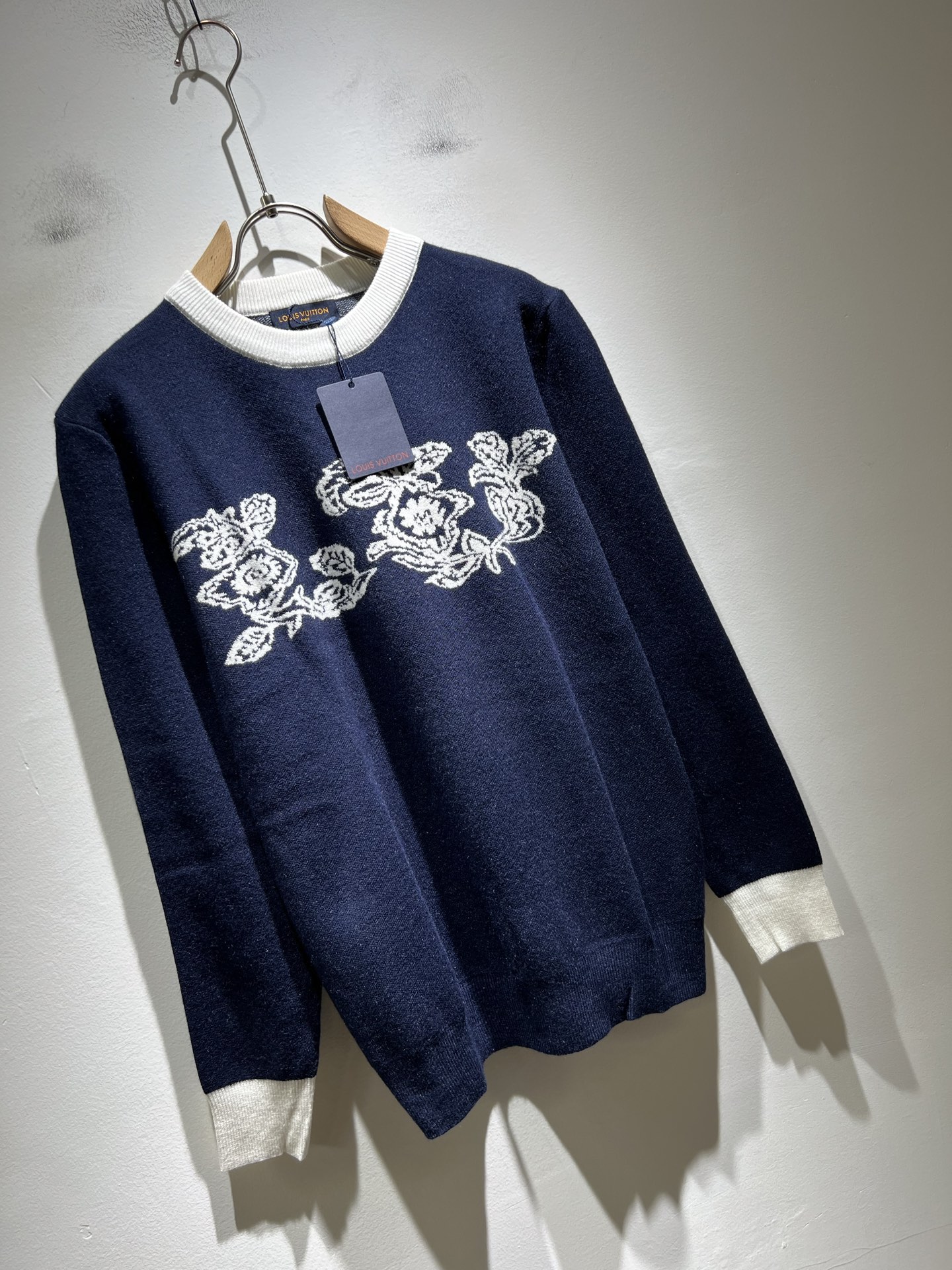 Louis Vuit*on 2025秋冬路易家族轻奢针织羊毛衫！男女同款👫装饰！ 路易家族的新高端，细节