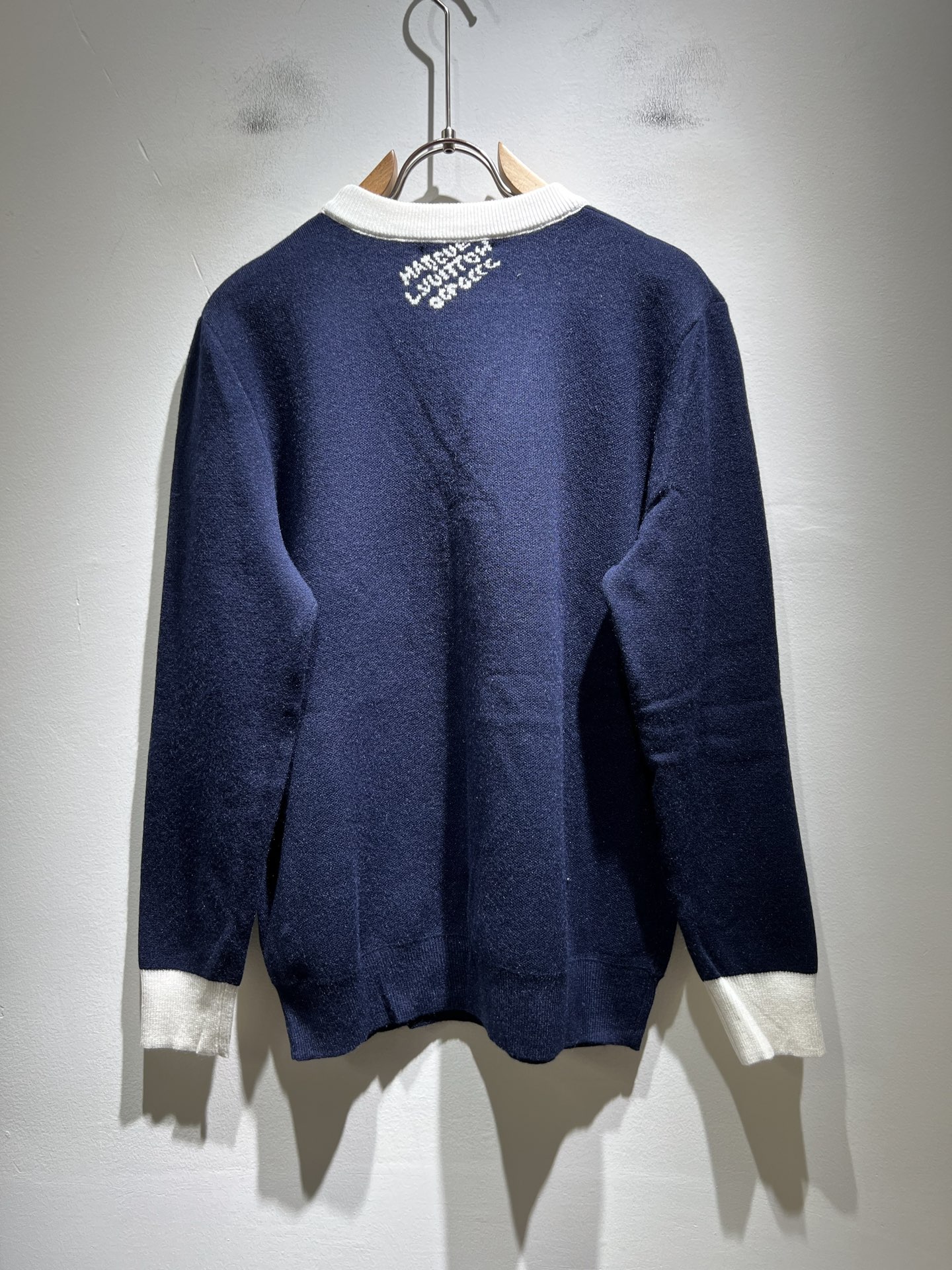 Louis Vuit*on 2025秋冬路易家族轻奢针织羊毛衫！男女同款👫装饰！ 路易家族的新高端，细节