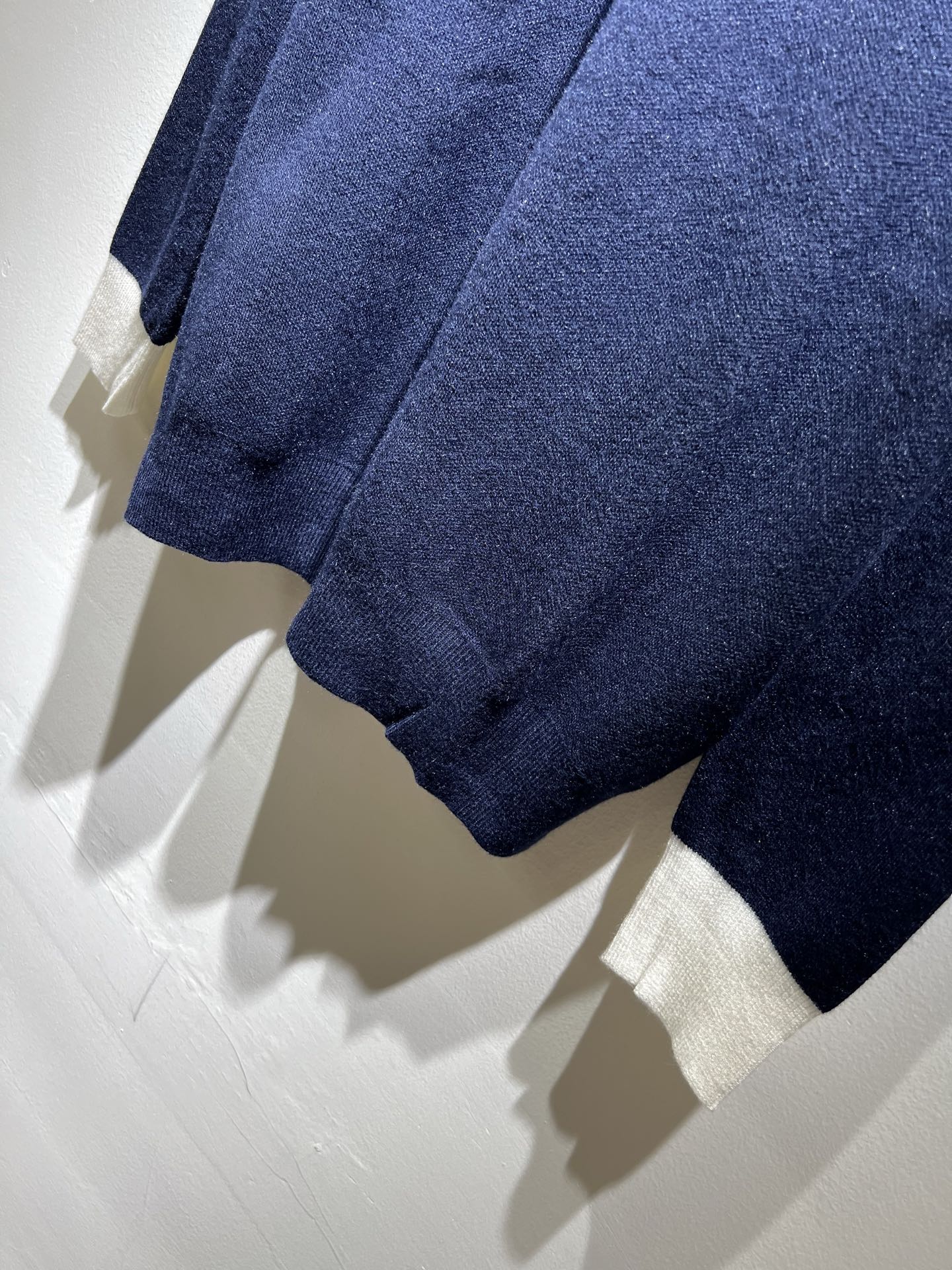 Louis Vuit*on 2025秋冬路易家族轻奢针织羊毛衫！男女同款👫装饰！ 路易家族的新高端，细节