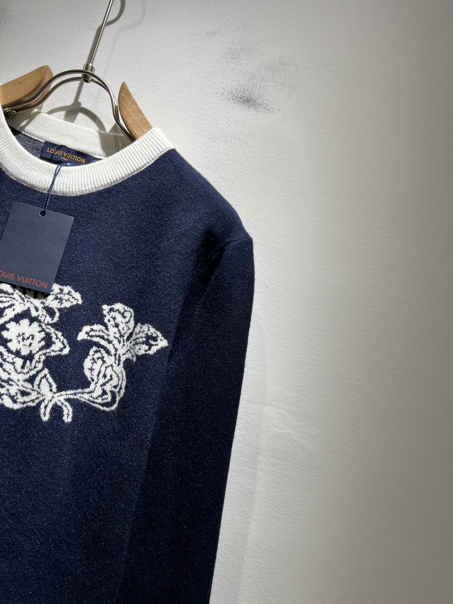 Louis Vuit*on 2025秋冬路易家族轻奢针织羊毛衫！男女同款👫装饰！ 路易家族的新高端，细节
