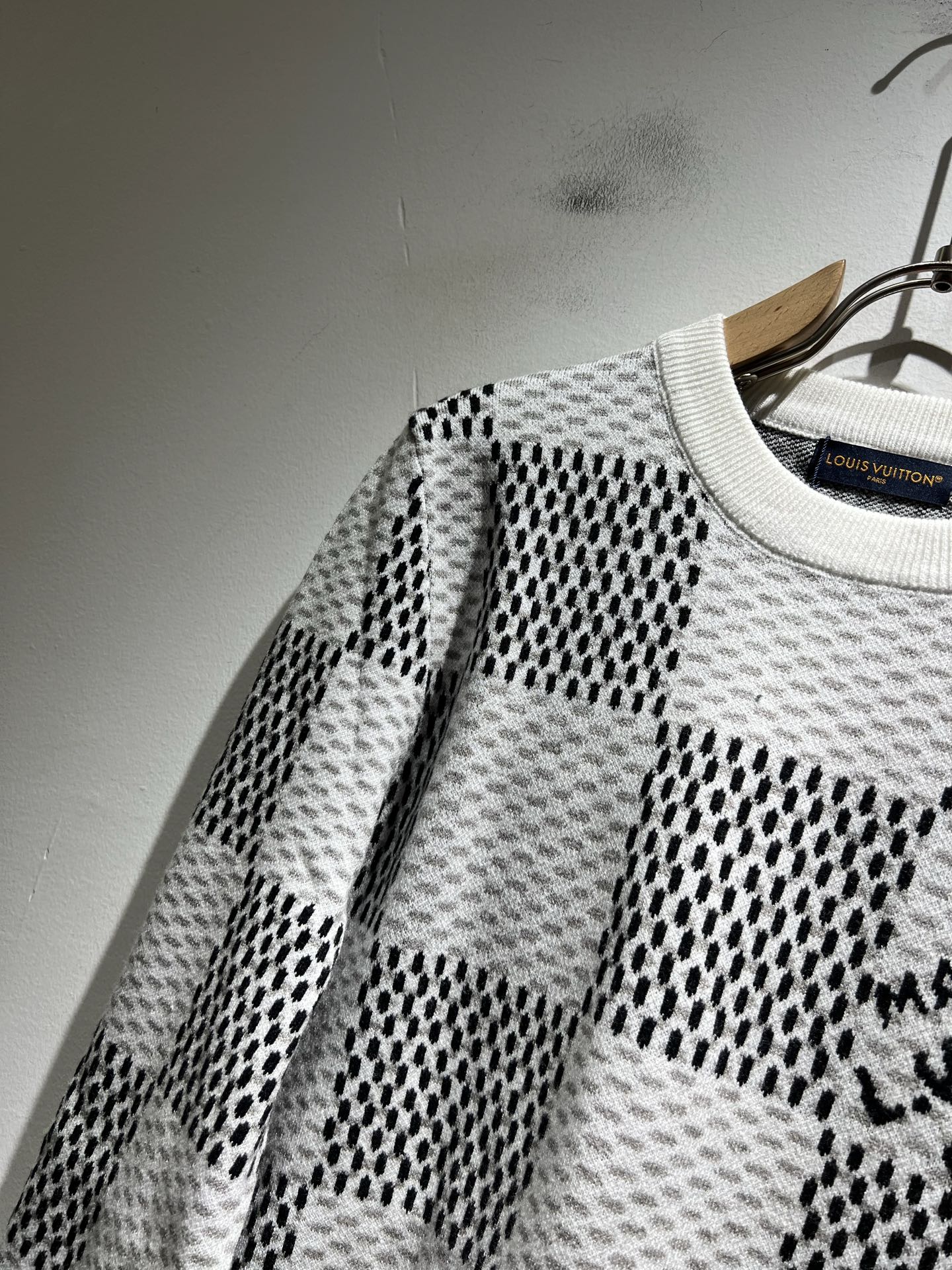Louis Vuit*on 2025秋冬路易家族轻奢Monogram钩织针织羊毛衫！男女同款👫装饰！ 路