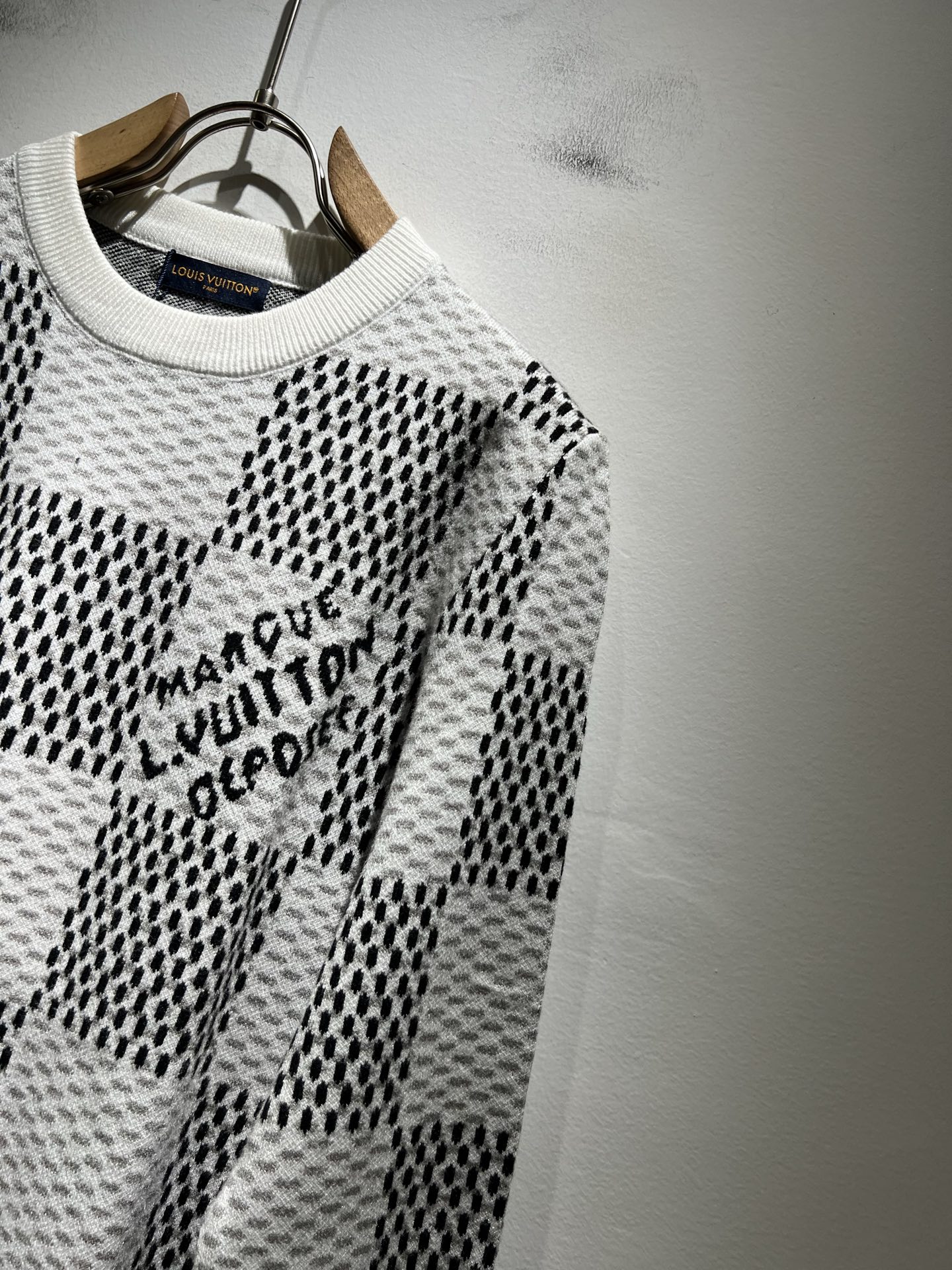 Louis Vuit*on 2025秋冬路易家族轻奢Monogram钩织针织羊毛衫！男女同款👫装饰！ 路