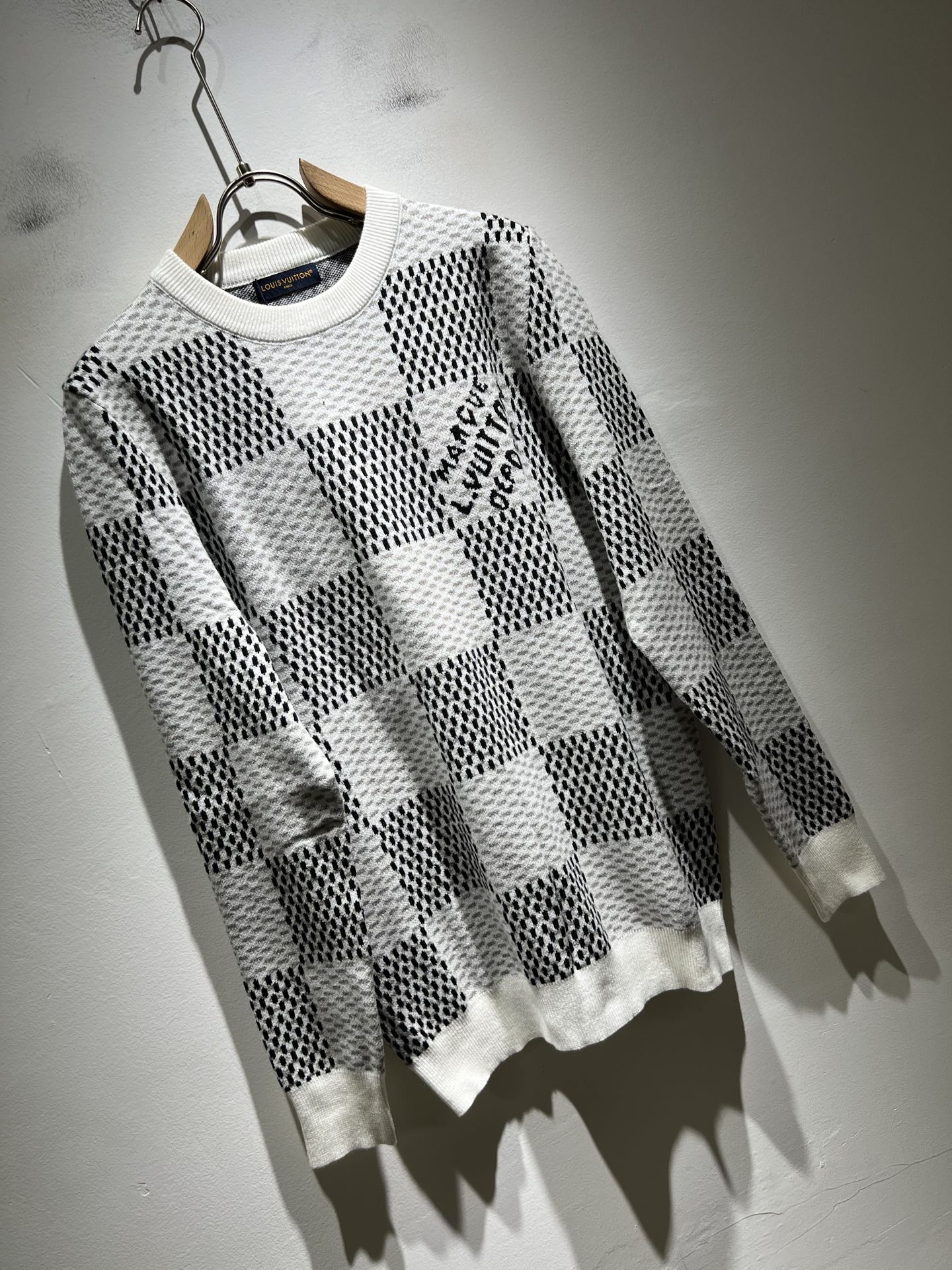 Louis Vuit*on 2025秋冬路易家族轻奢Monogram钩织针织羊毛衫！男女同款👫装饰！ 路