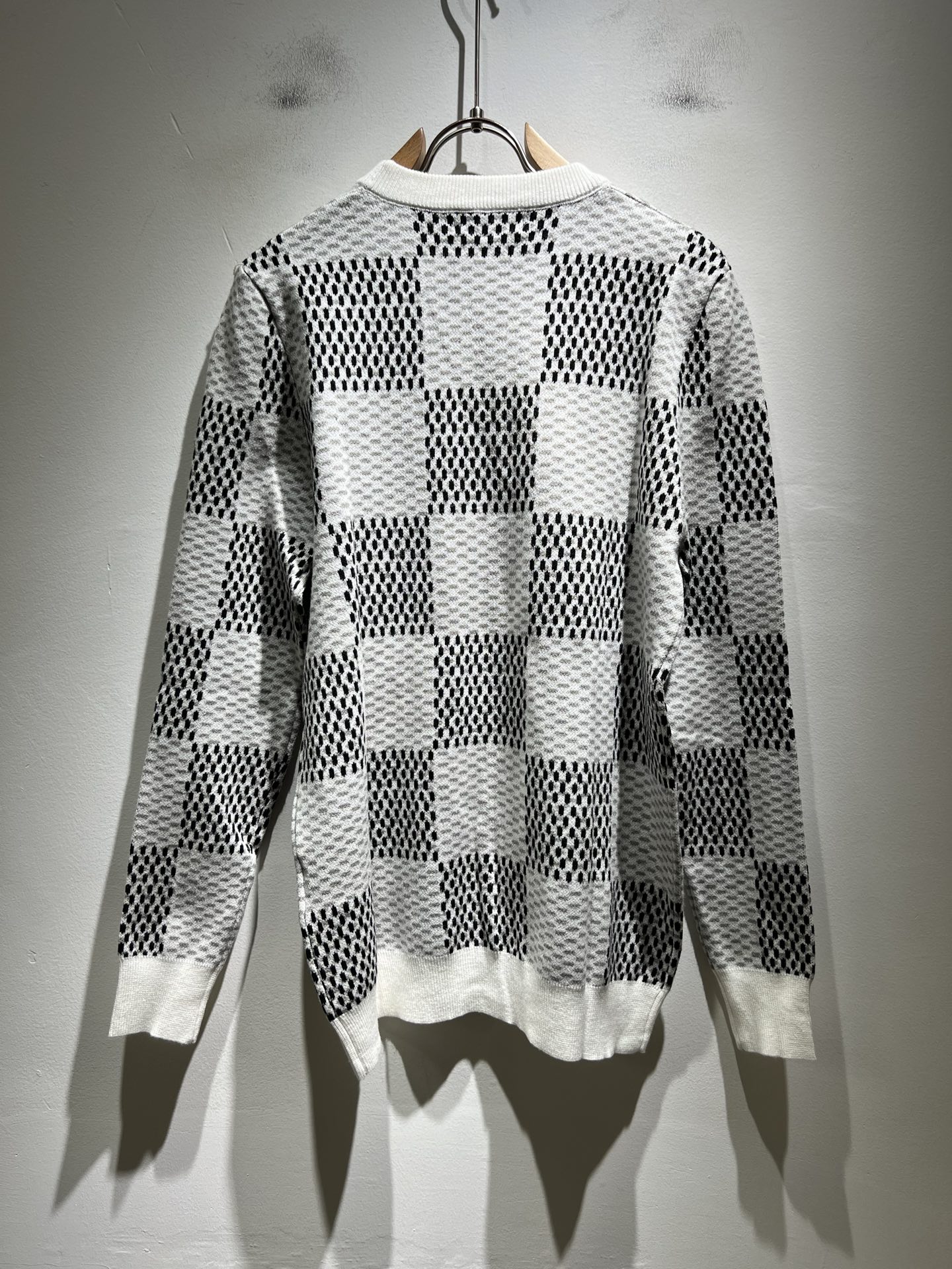 Louis Vuit*on 2025秋冬路易家族轻奢Monogram钩织针织羊毛衫！男女同款👫装饰！ 路