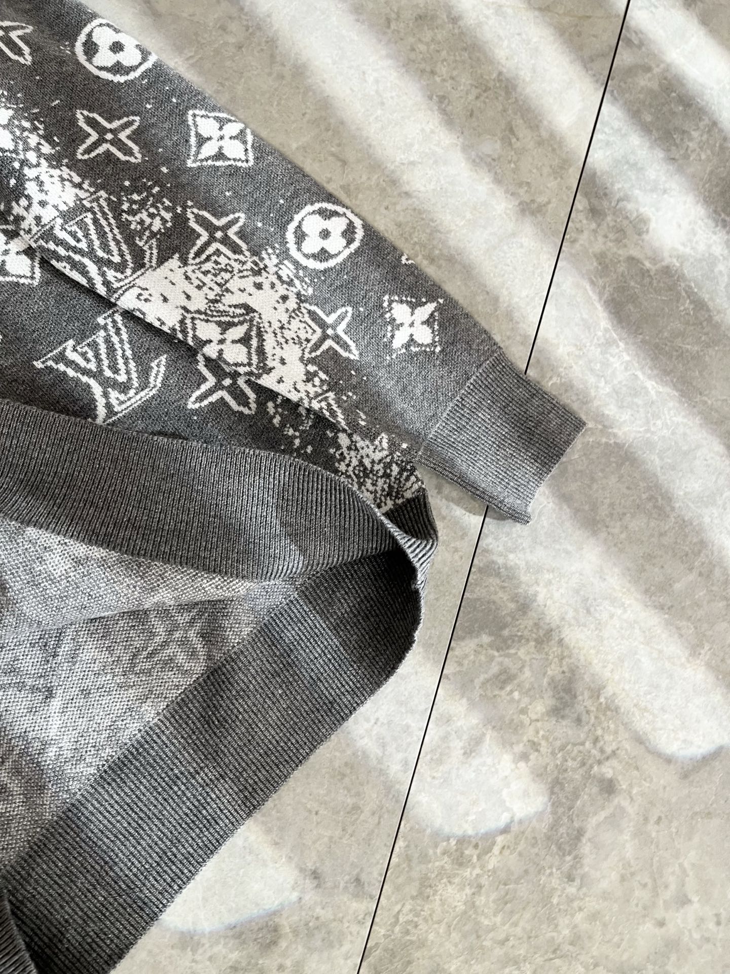 Louis Vuit*on 2025秋冬路易家族轻奢Monogram钩织针织羊毛衫！男女同款👫装饰！ 路