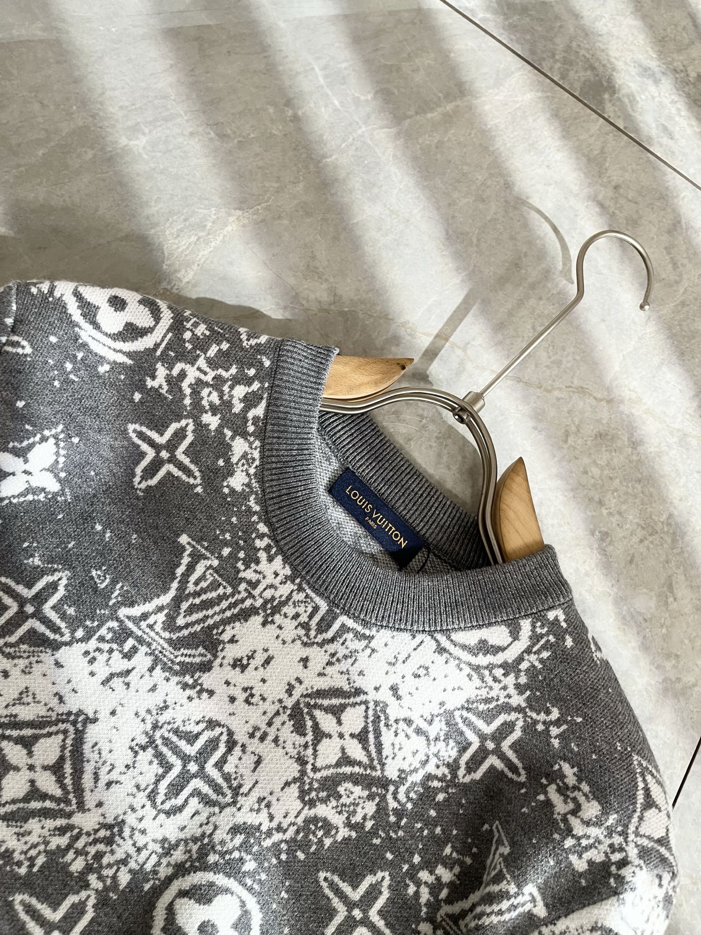 Louis Vuit*on 2025秋冬路易家族轻奢Monogram钩织针织羊毛衫！男女同款👫装饰！ 路