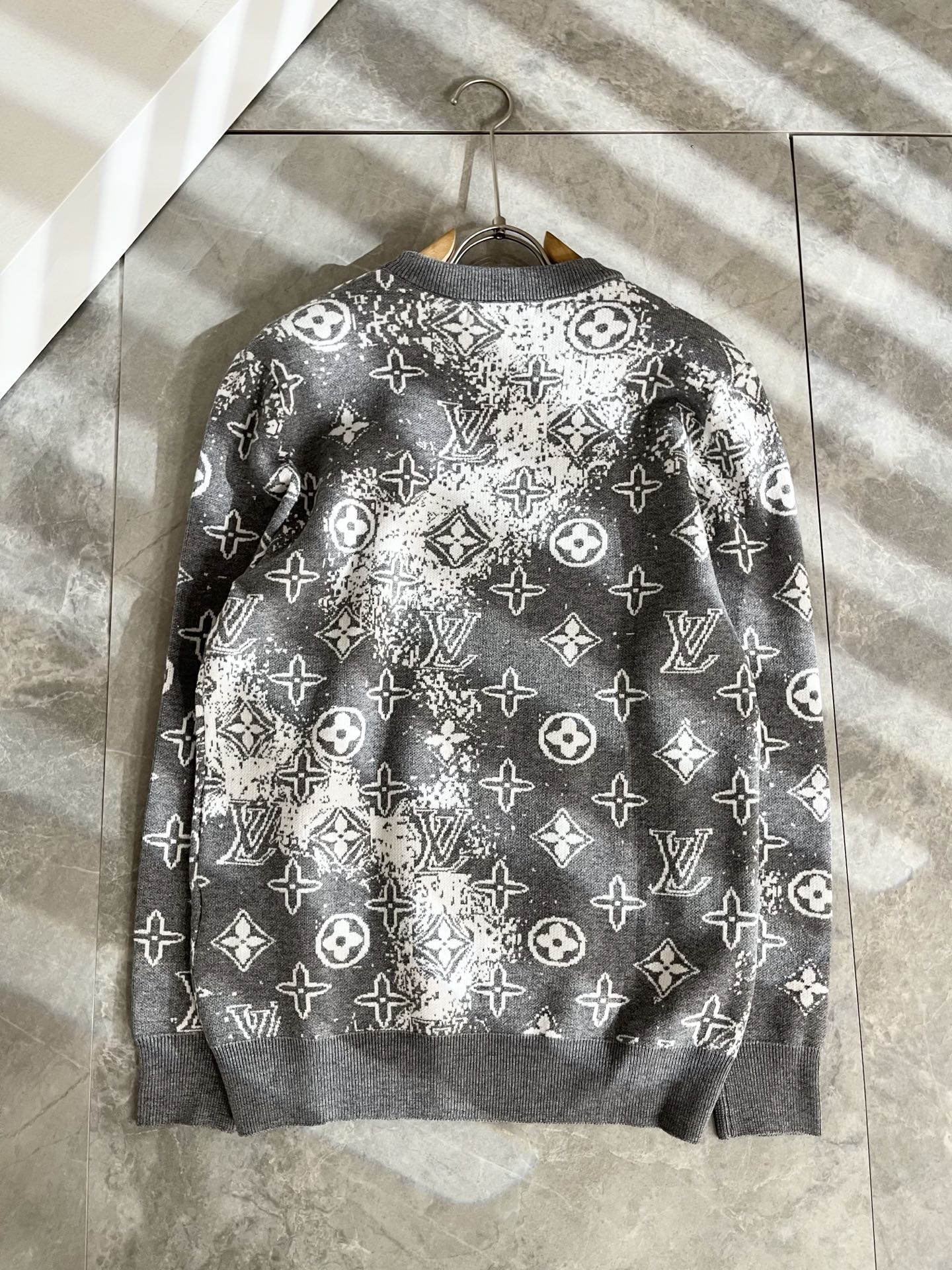 Louis Vuit*on 2025秋冬路易家族轻奢Monogram钩织针织羊毛衫！男女同款👫装饰！ 路
